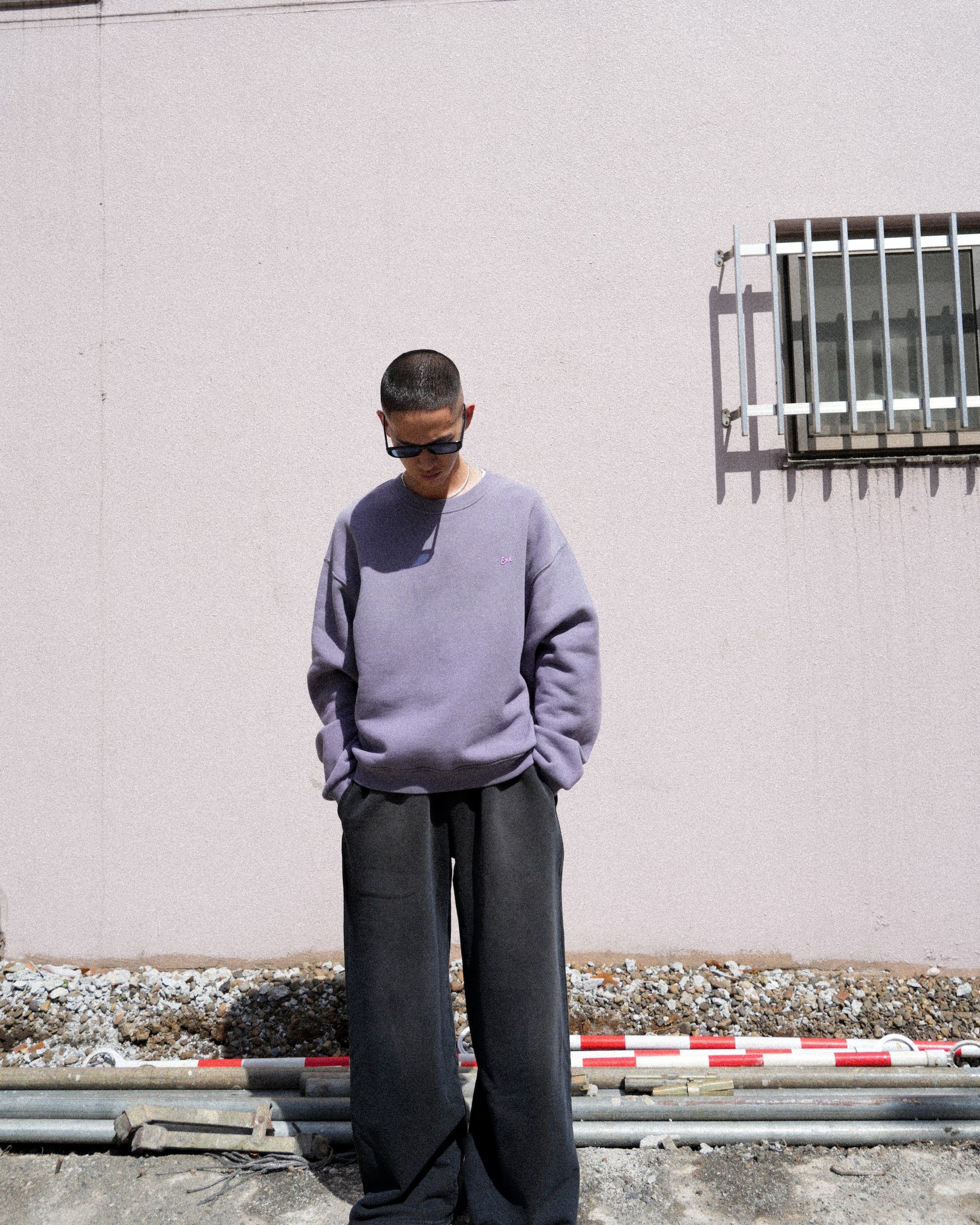 <span style="color: #f50b0b;">Last One</span> ERL / UNISEX SCRIPT CREWNECK SWEATSHIRT KNIT PURPLE