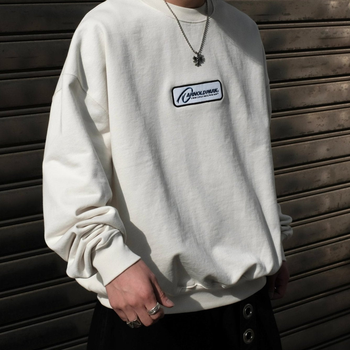 <span style="color: #f50b0b;">Last One</span> ARNOLD PARK STUDIOS / GLOBAL LEADER LOGO CREW NECK ANTIQUE WHITE