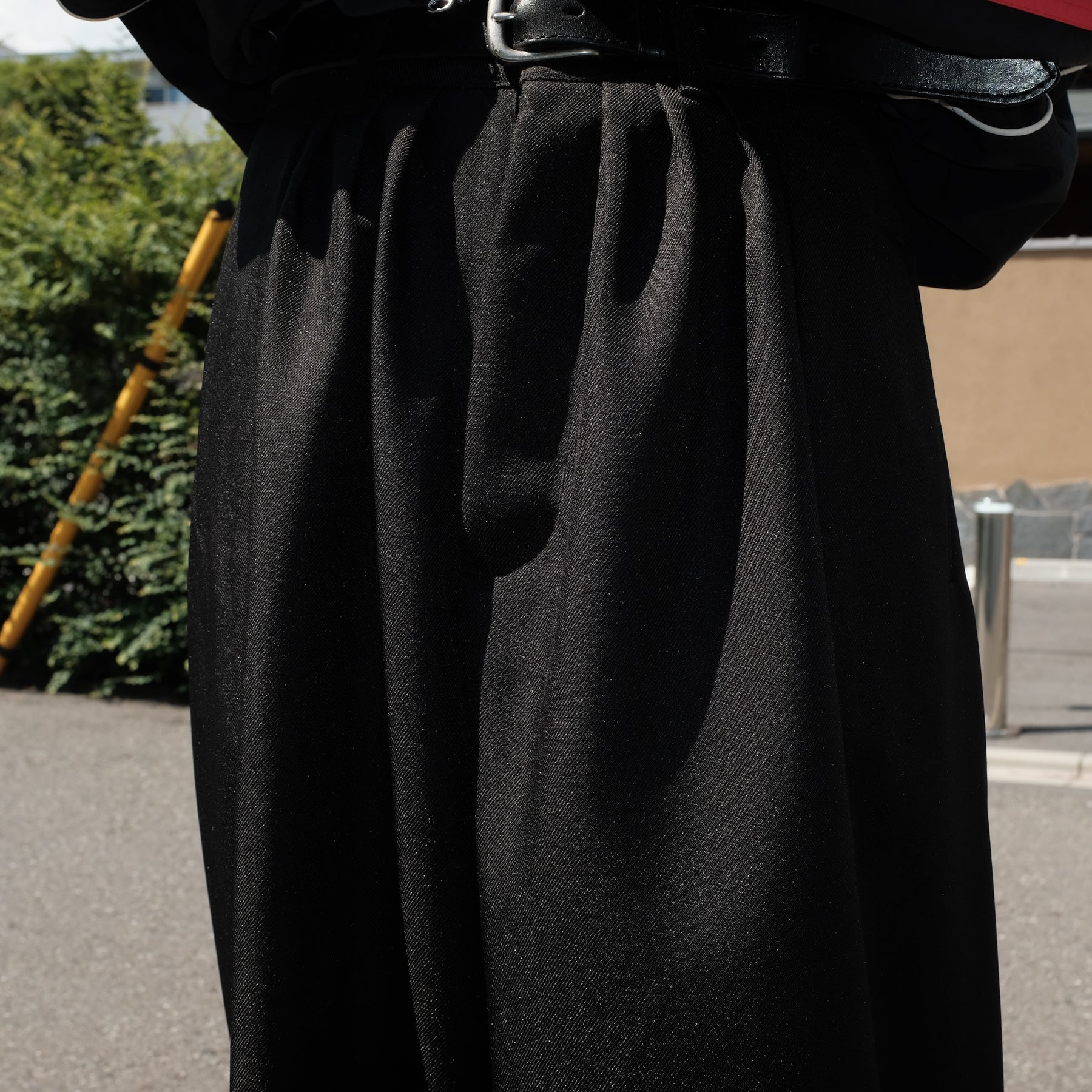 INTODUSK / CLOAK TROUSERS PITCH BLACK