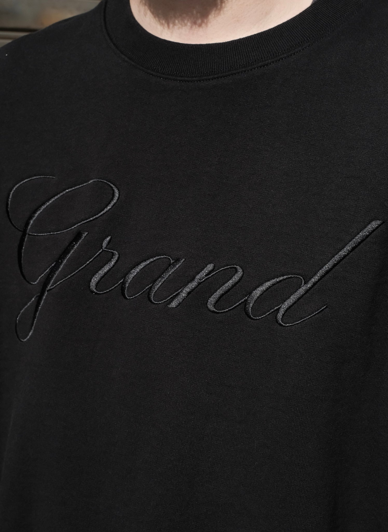 Grand Collection / EMBROIDERED CREWNECK SWEATSHIRT BLACK