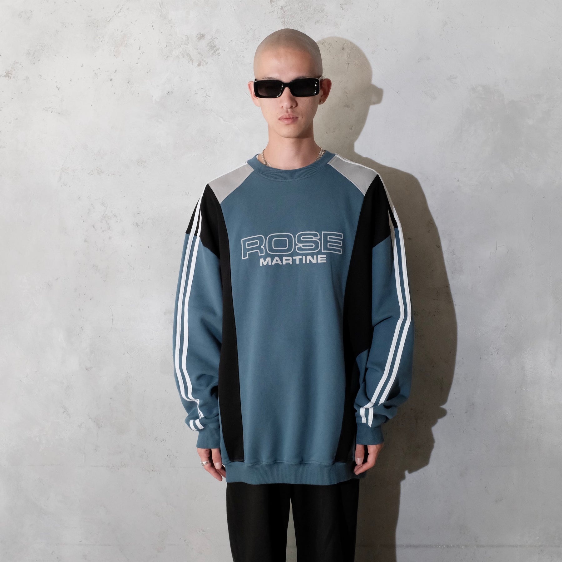 <span style="color: #f50b0b;">Last One</span> Martine Rose / PANELLED SWEATSHIRT BLUE AGEAN ROSE OUTLINE