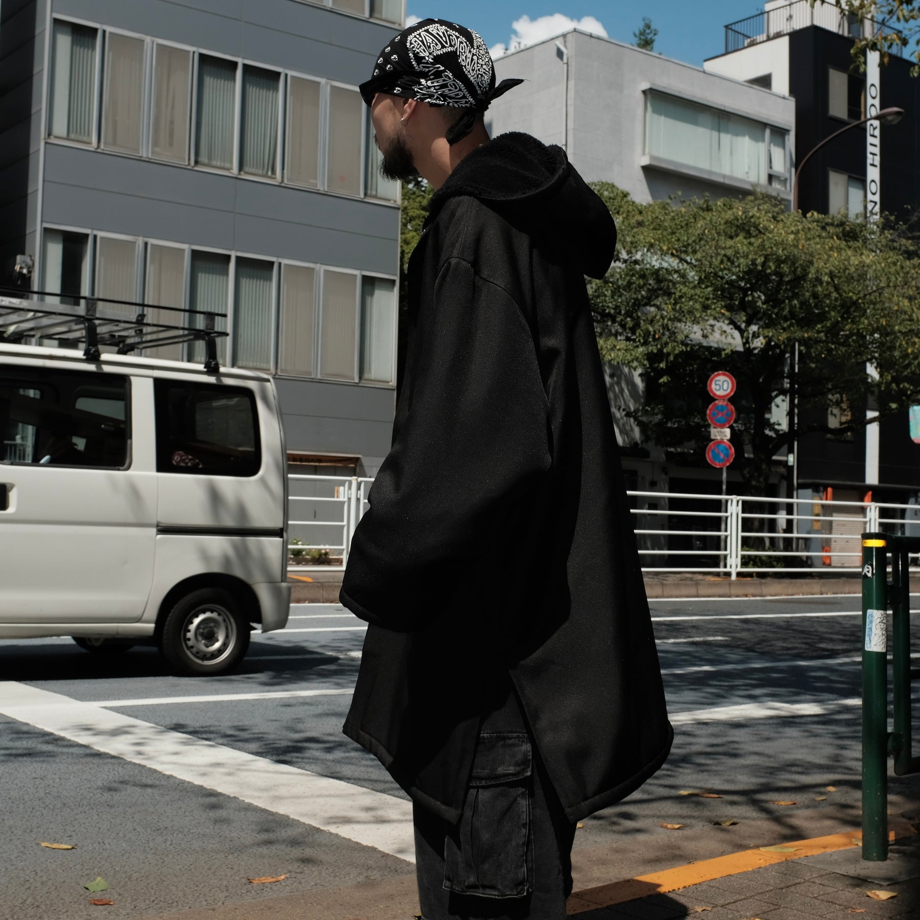 INTODUSK / CLOAK BOMBER COAT PITCH BLACK