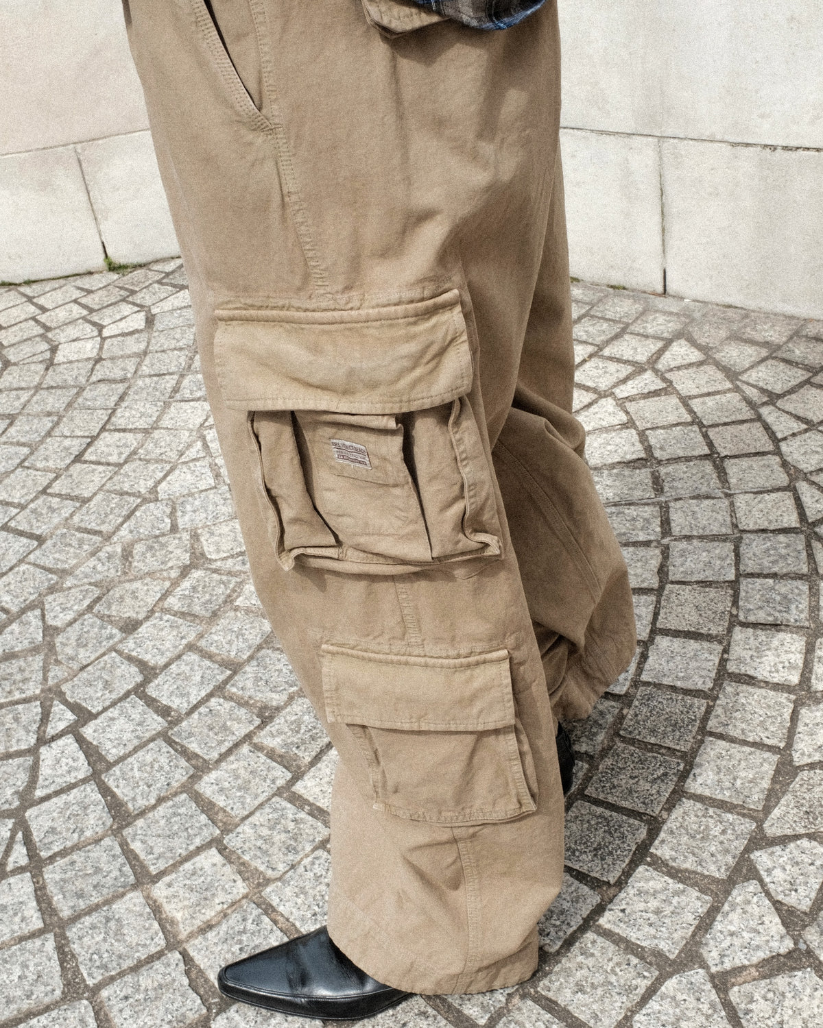 <span style="color: #f50b0b;">Last One</span> ERL / UNISEX CARGO PANTS WOVEN BEIGE