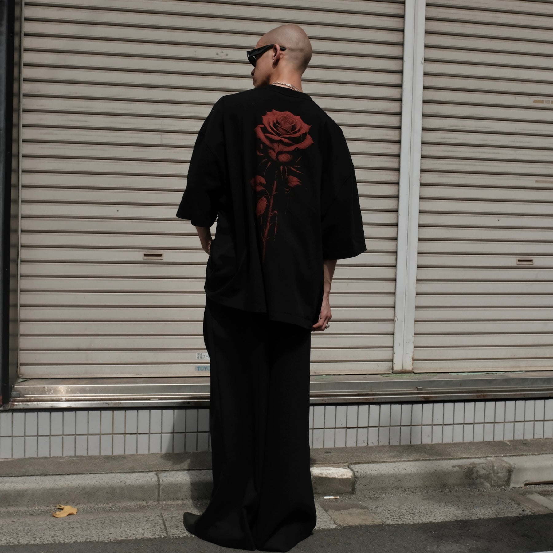 1313 SELAH / BLOOD ROSE ROSARIO TEE BLACK