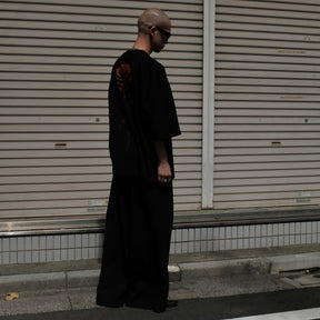1313 SELAH / BLOOD ROSE ROSARIO TEE BLACK