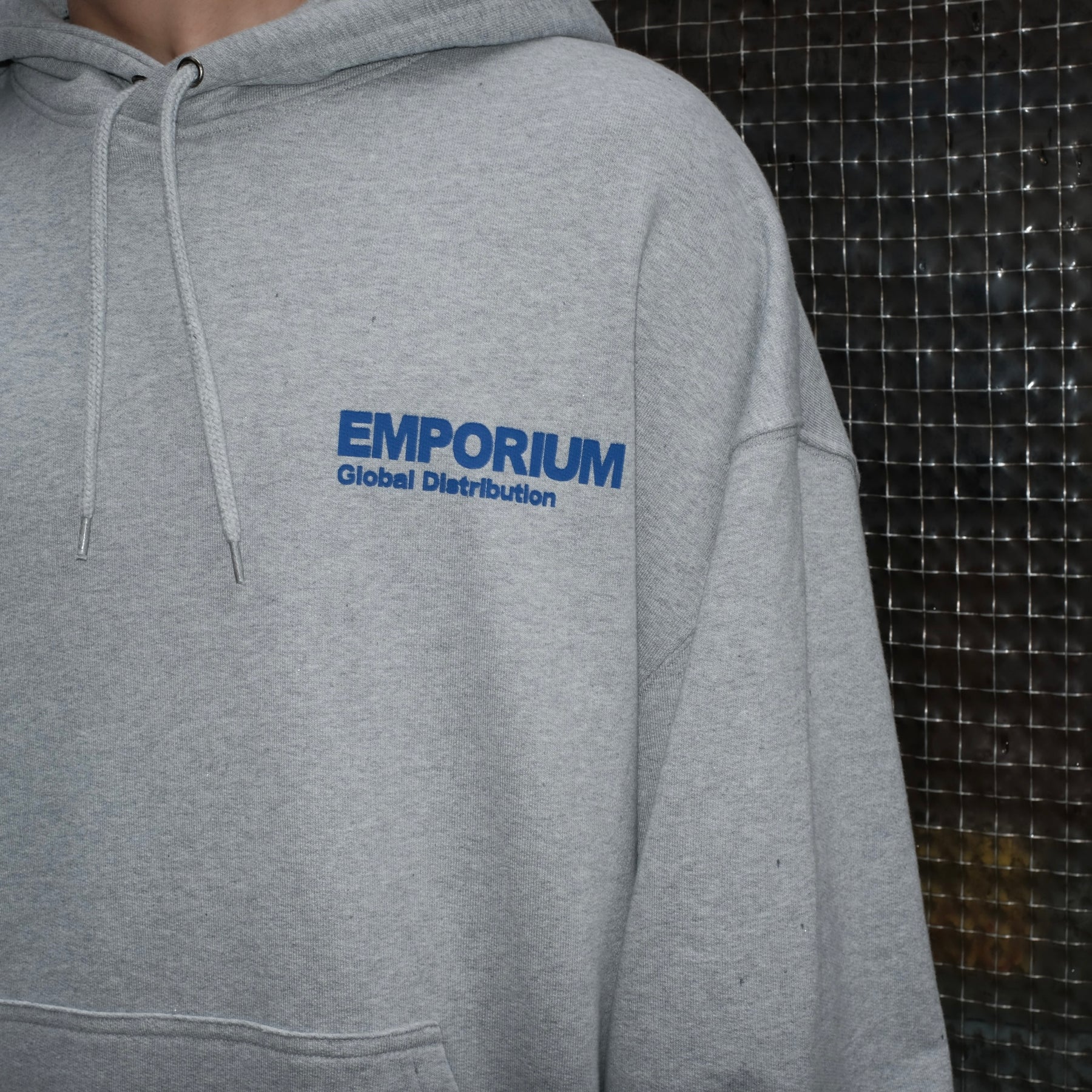 <span style="color: #f50b0b;">Last One</span> EMPORIUM / GLOBAL DISTRIBUTION HOOD GREY MARL