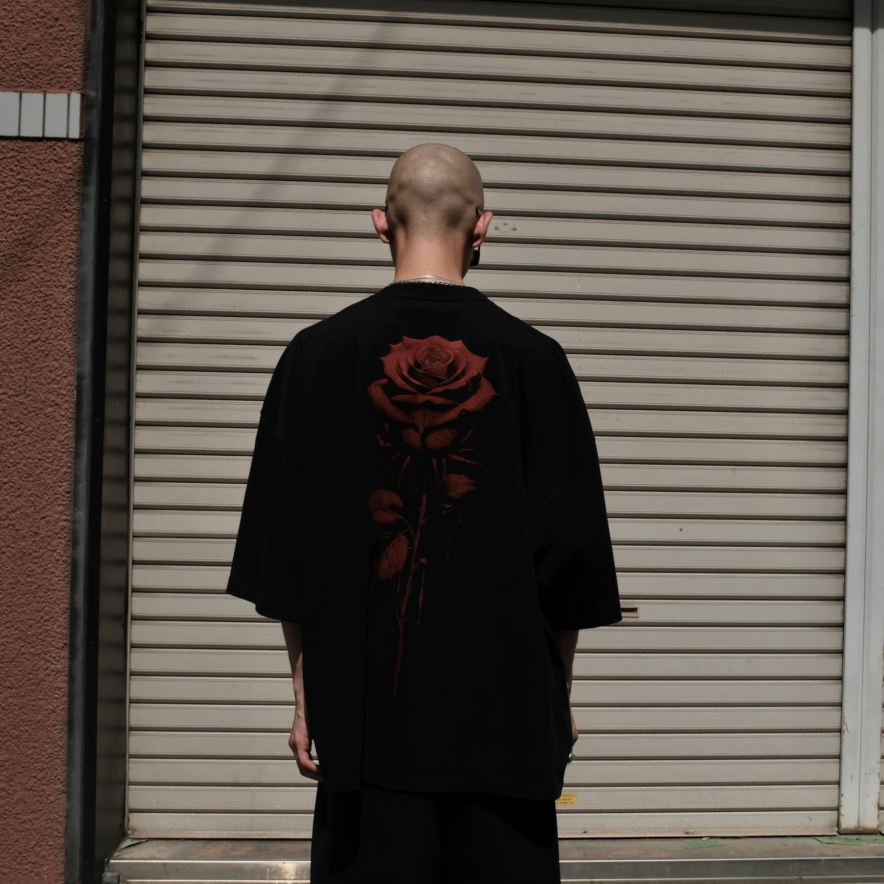1313 SELAH / BLOOD ROSE ROSARIO TEE BLACK