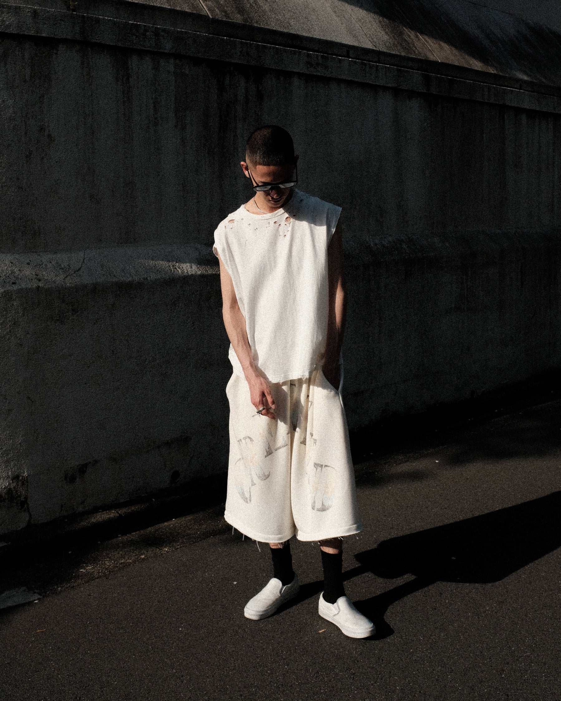 <span style="color: #f50b0b;">Last One</span> TEPPEI FURUYAMA / HANDPAINT LOOSE SHORTS WHITE