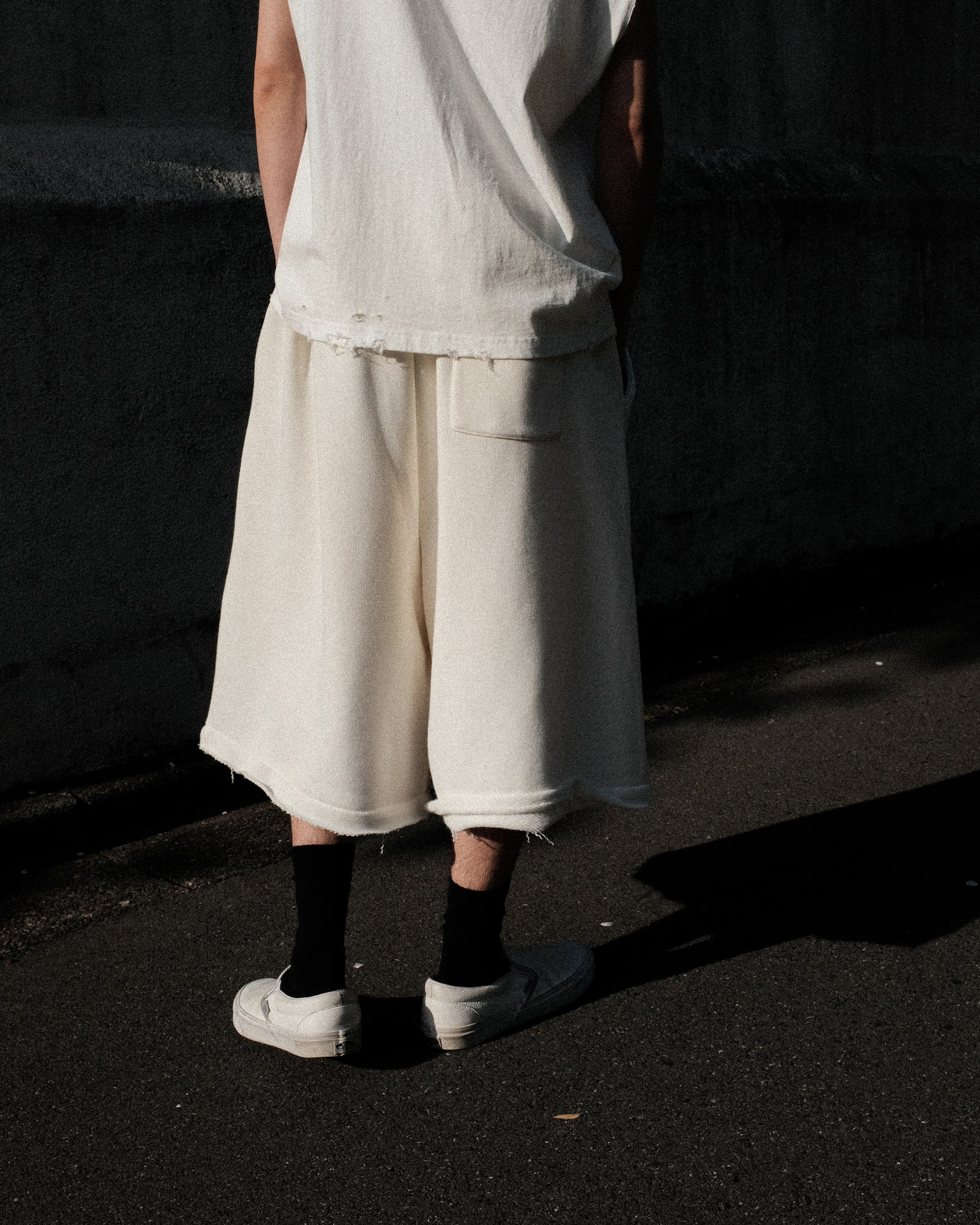 <span style="color: #f50b0b;">Last One</span> TEPPEI FURUYAMA / HANDPAINT LOOSE SHORTS WHITE