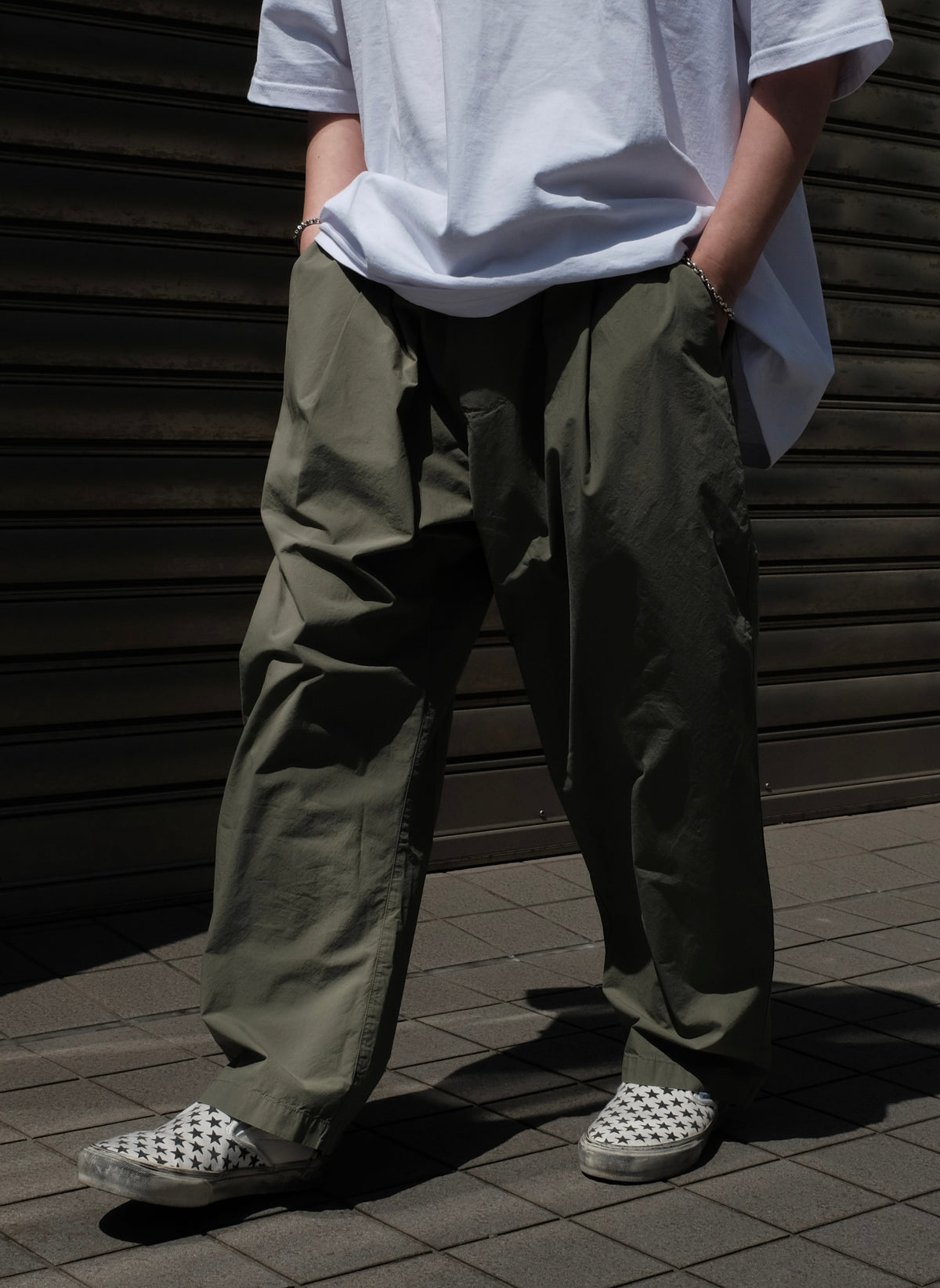 <span style="color: #f50b0b;">Last One</span> 
GREI. / PLEATED CRUISER PANT ENZYME WASHED POPLIN ARMY GREEN