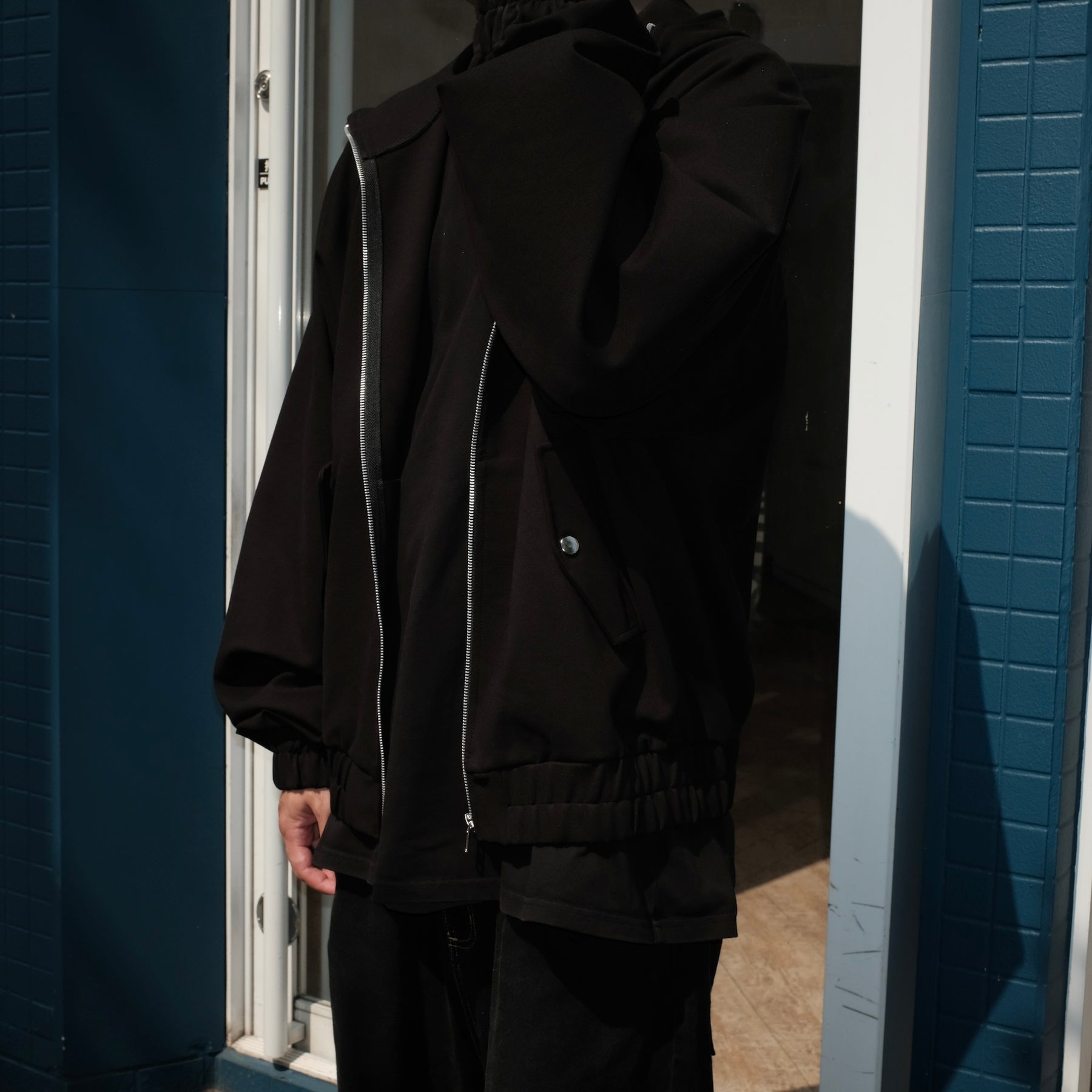 INTODUSK / VENGE JACKET PITCH BLACK