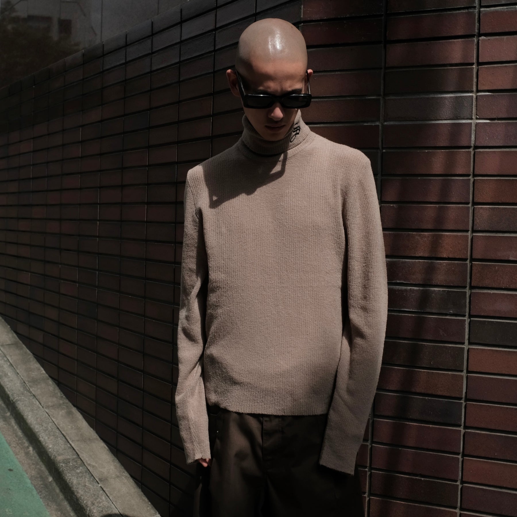 1313 SELAH / 1313 TURTLENECK RIB TAUPE
