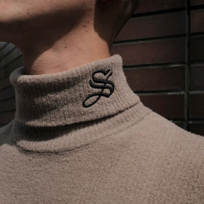 1313 SELAH / 1313 TURTLENECK RIB TAUPE