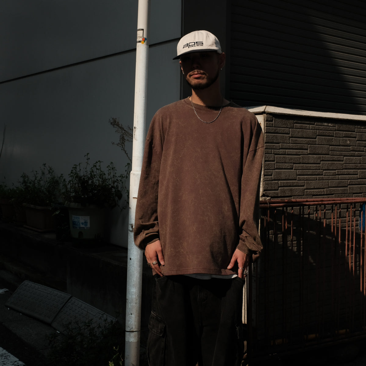 INTODUSK / OVERSIZED LS TEE WASHED BROWN