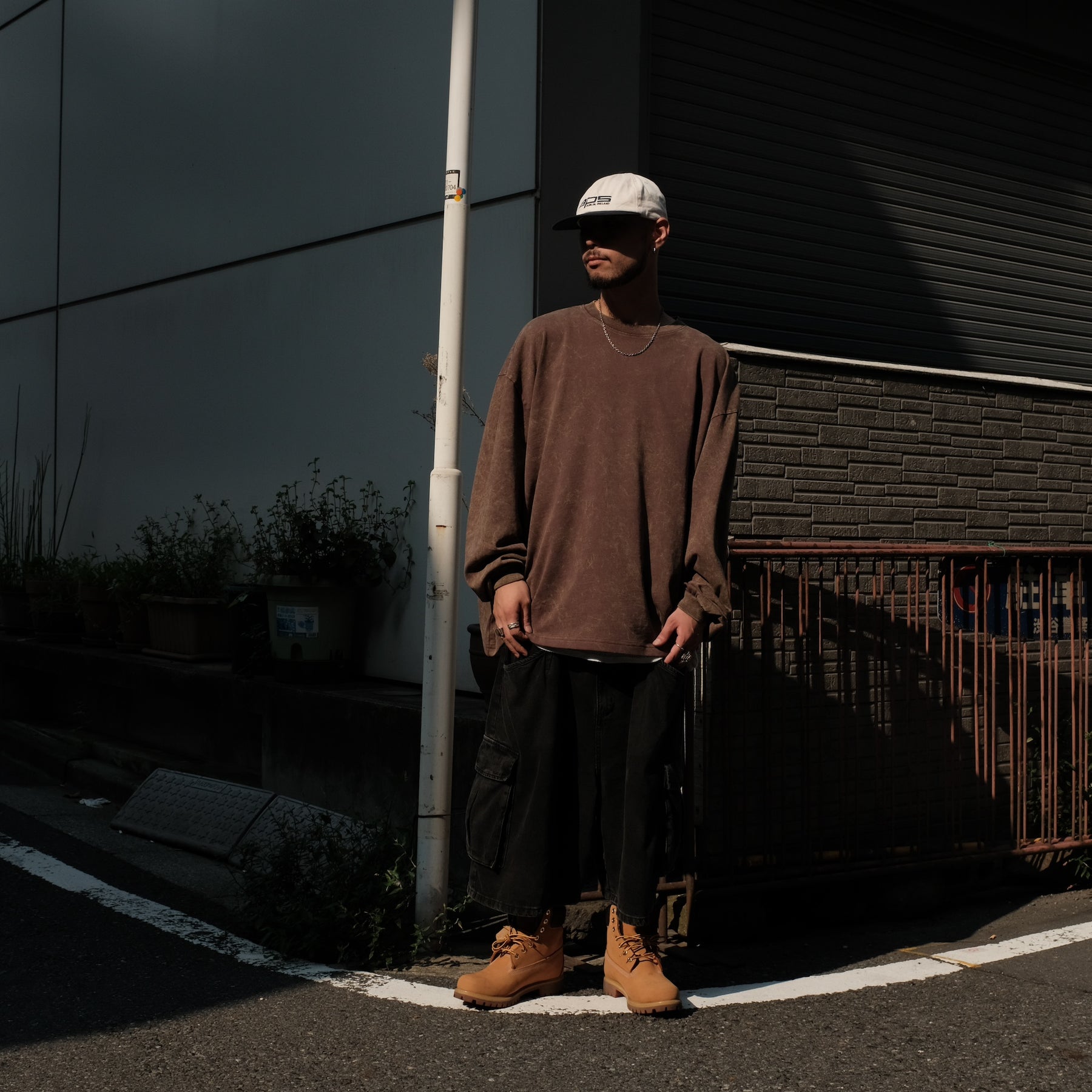 INTODUSK / OVERSIZED LS TEE WASHED BROWN