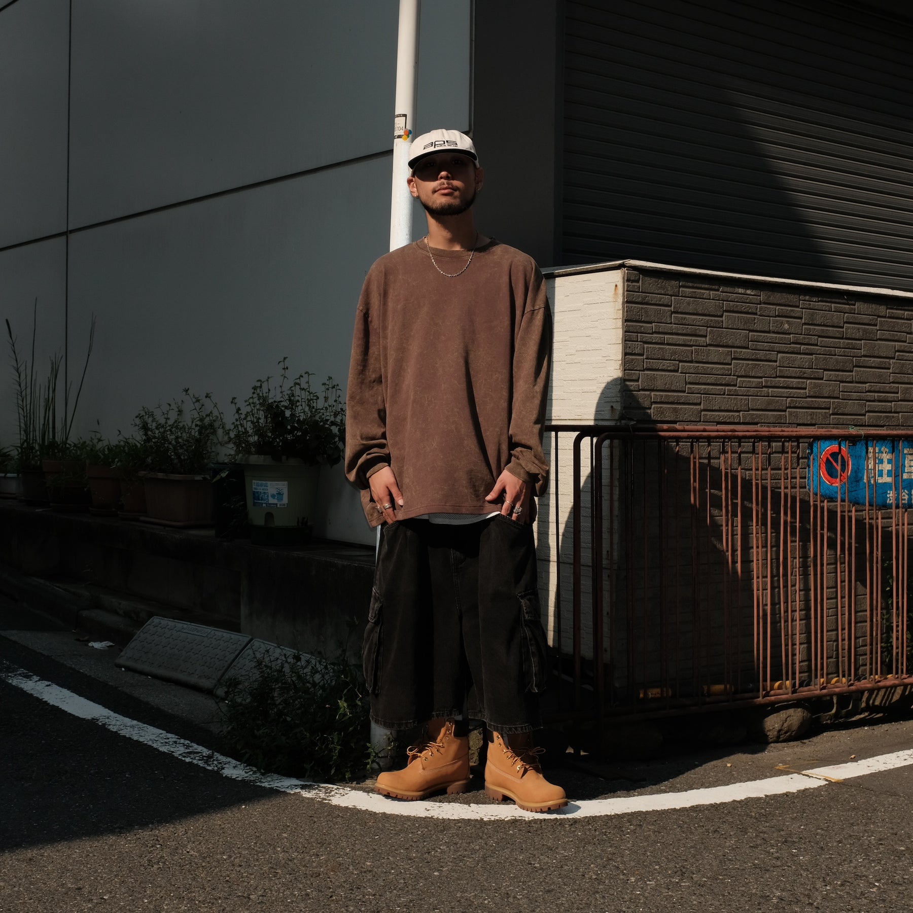 INTODUSK / OVERSIZED LS TEE WASHED BROWN