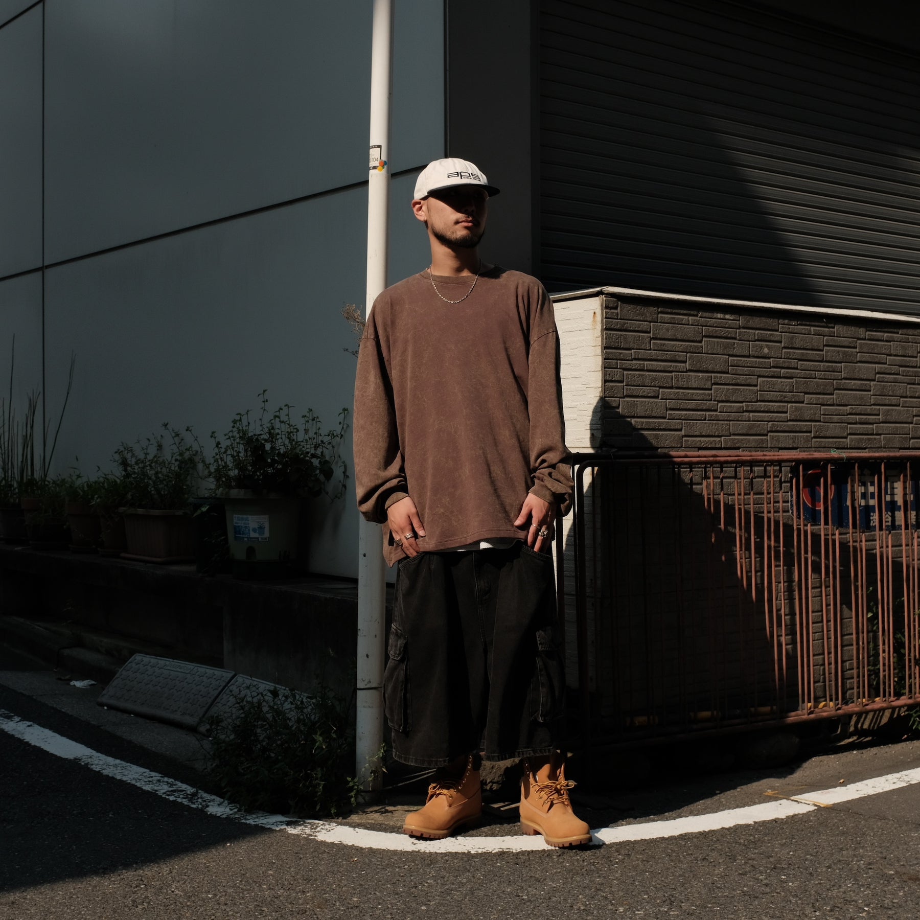 INTODUSK / OVERSIZED LS TEE WASHED BROWN