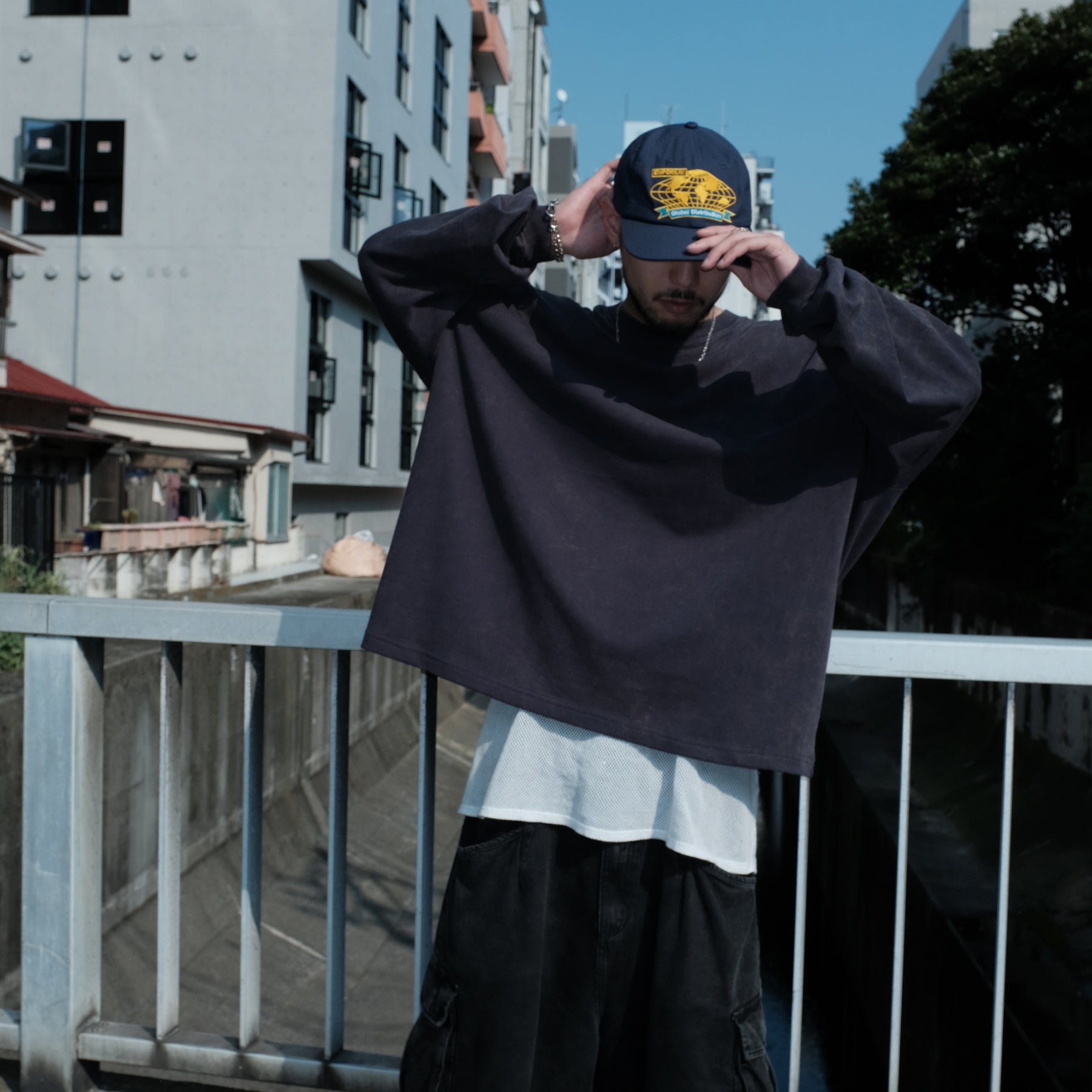 INTODUSK / OVERSIZED LS TEE WASHED NAVY