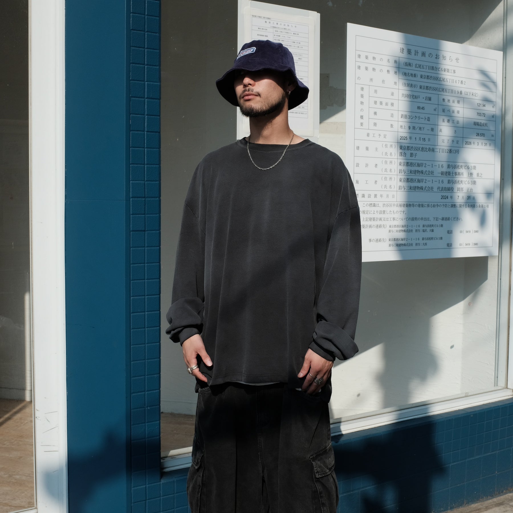 INTODUSK / OVERSIZED LS TEE CHEMICAL BLACK