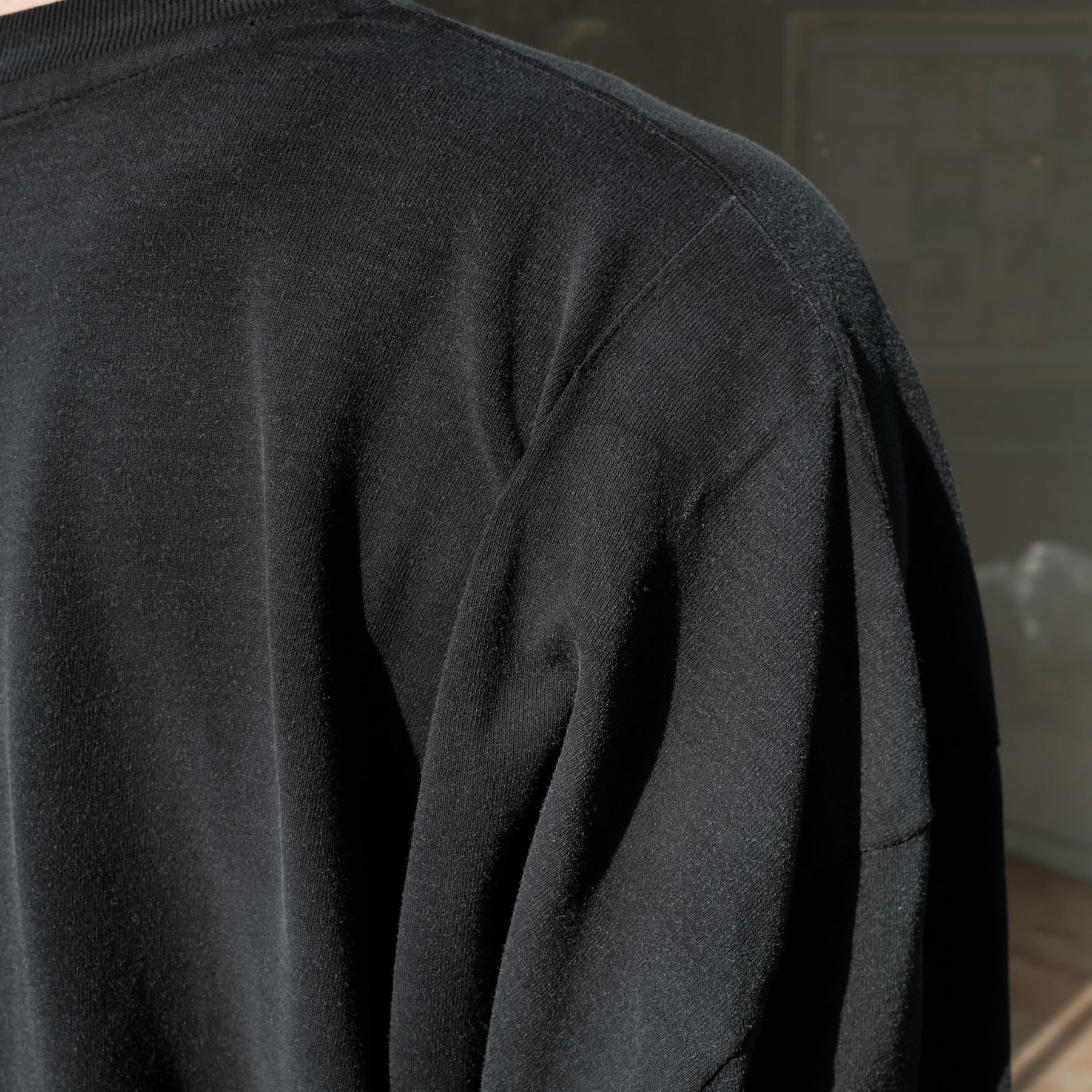 INTODUSK / OVERSIZED LS TEE CHEMICAL BLACK