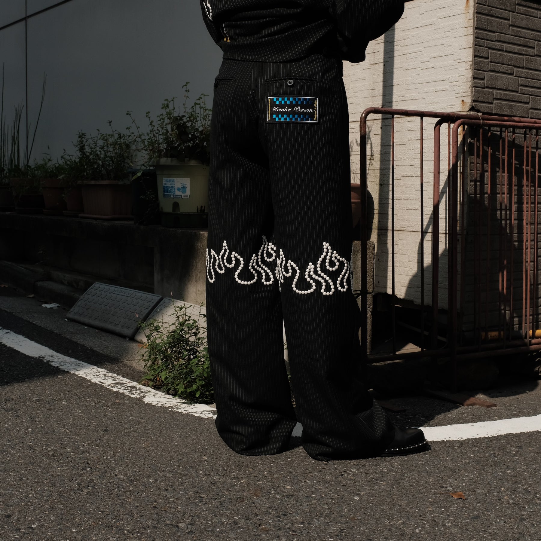 TENDER PERSON / FLAME STUDS STRIPE PANTS BLACK