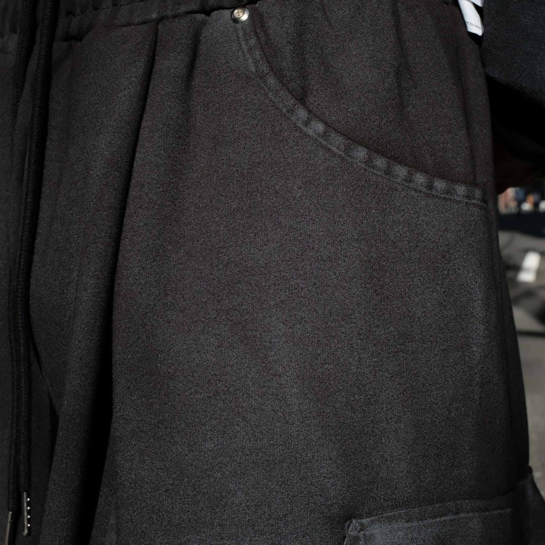 INTODUSK / CARGO KNIT PANTS PITCH BLACK