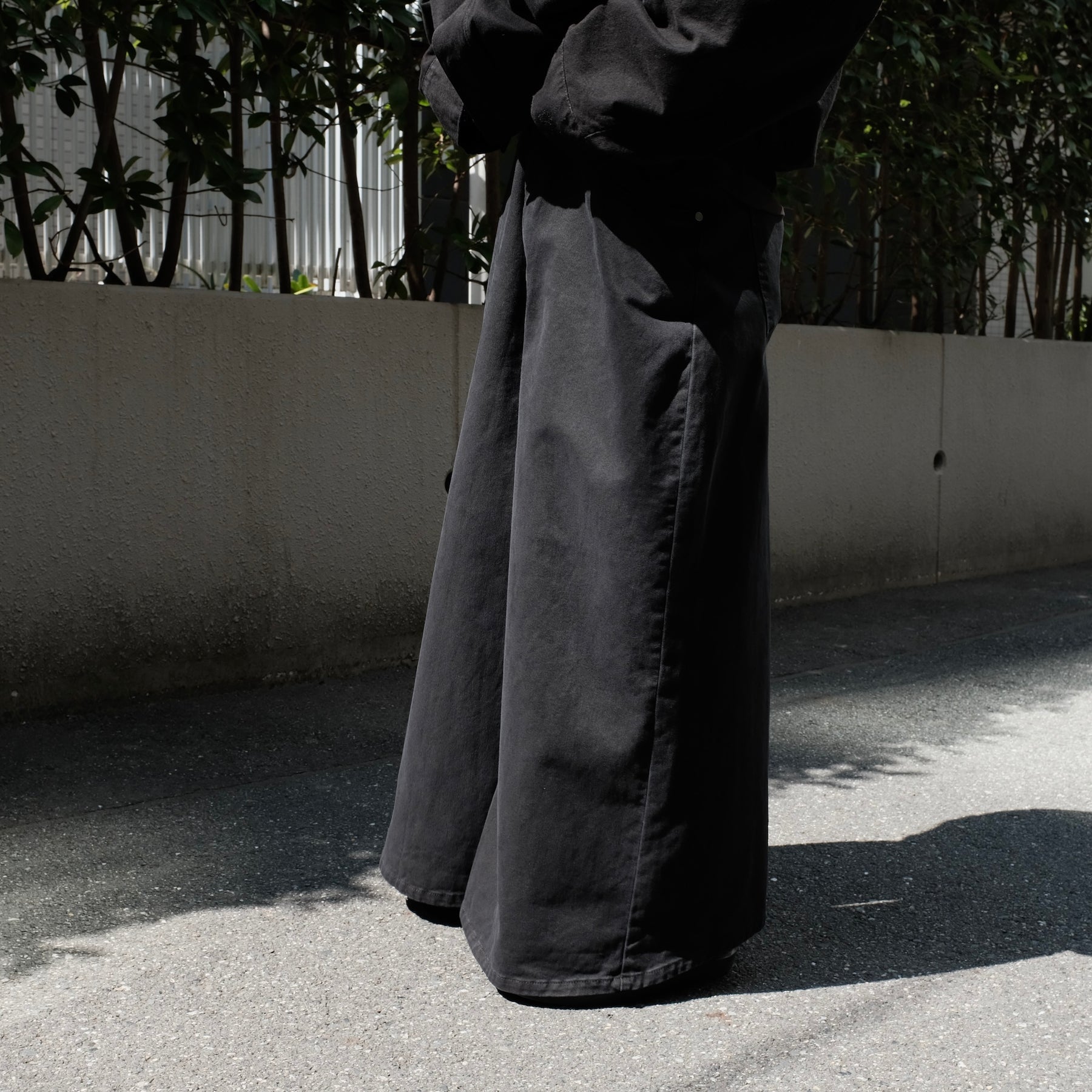 INTODUSK / SHROUD WIDE JEAN BLACK