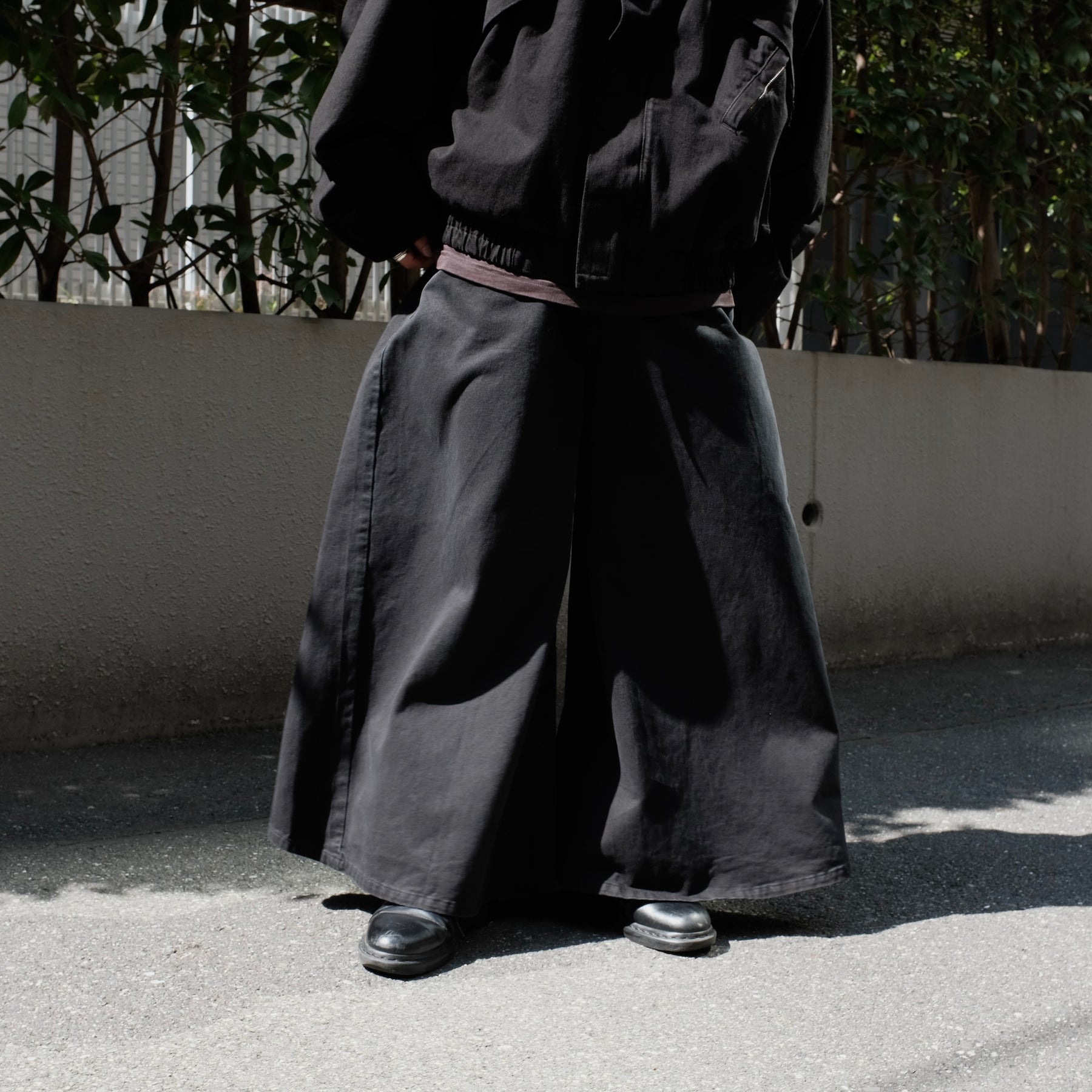 INTODUSK / SHROUD WIDE JEAN BLACK