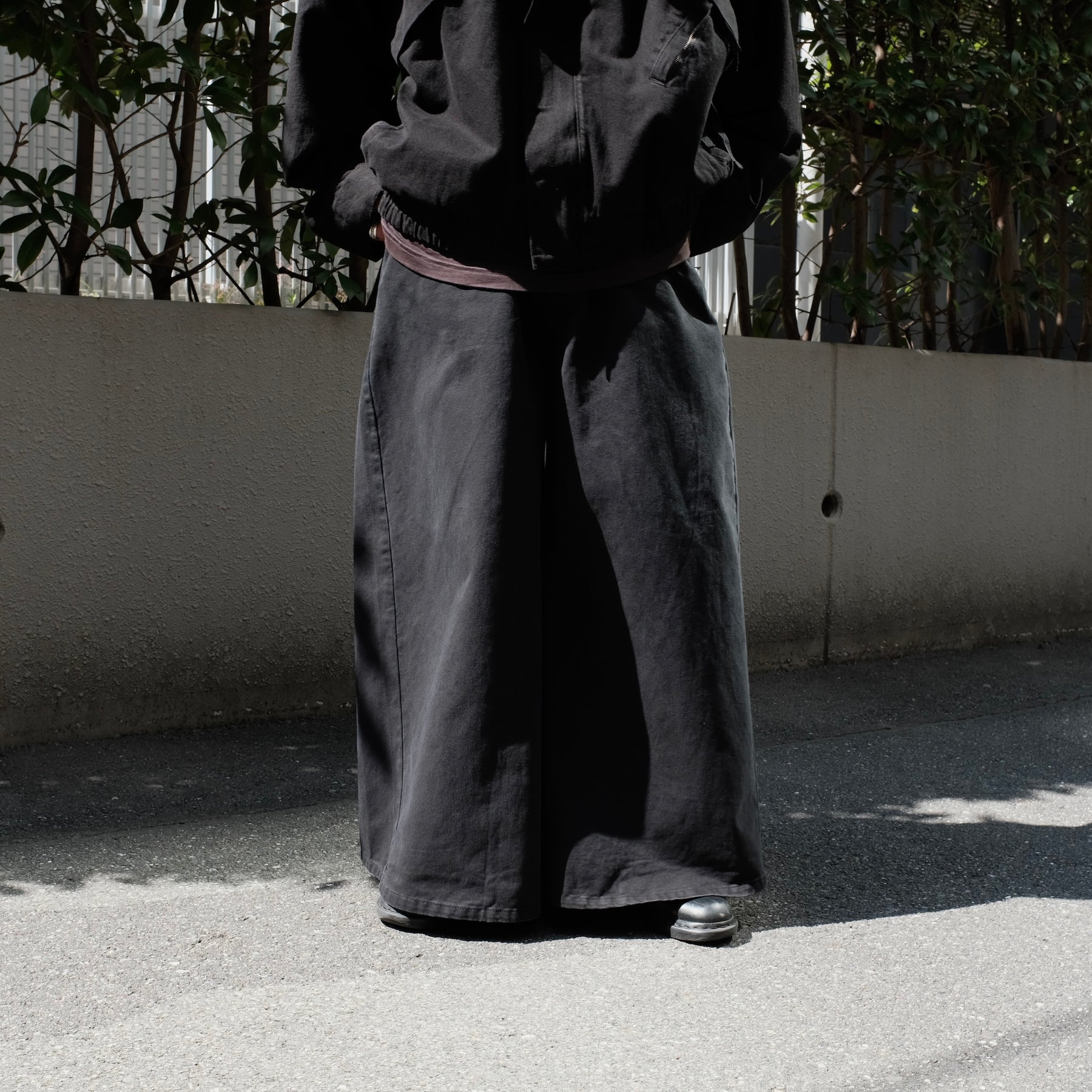 INTODUSK / SHROUD WIDE JEAN BLACK