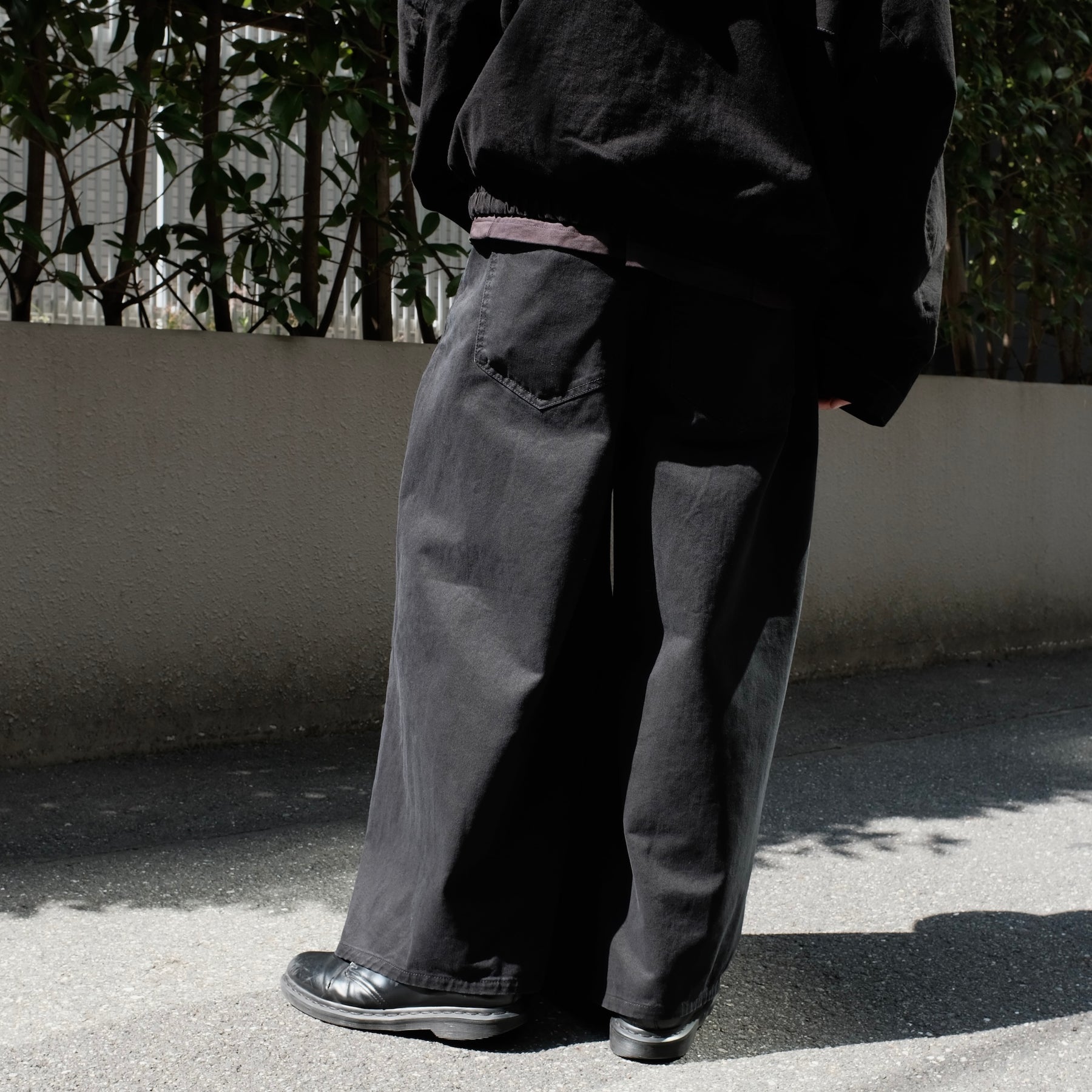 INTODUSK / SHROUD WIDE JEAN BLACK