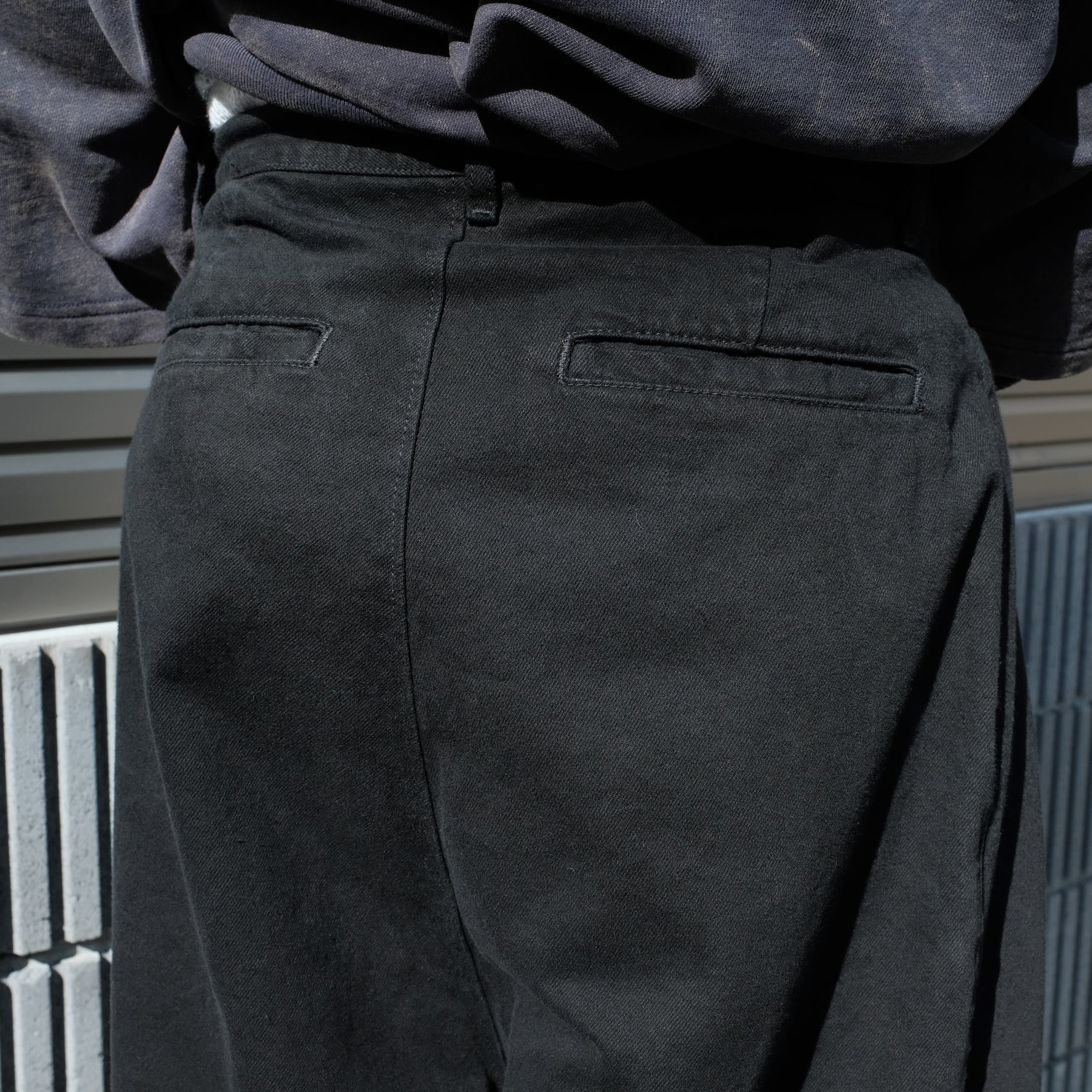 INTODUSK / SKEWED DENIM PANTS SOLID BLACK