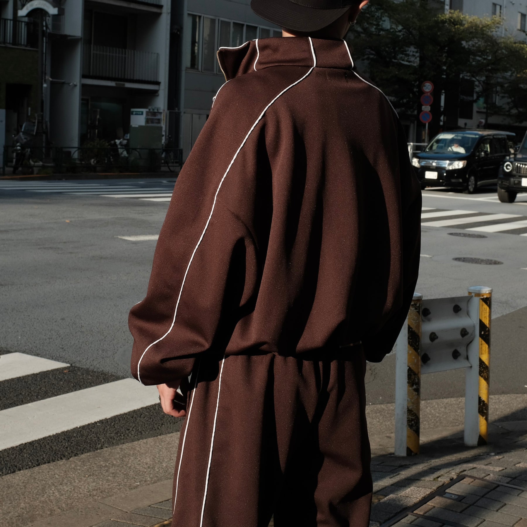 INTODUSK / BOMBER TRACK JACKET CHOCOLATE BROWN