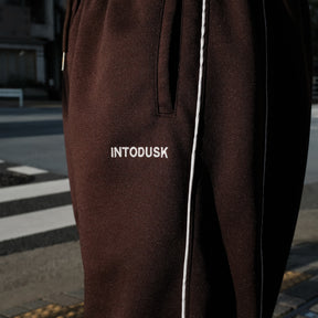 INTODUSK / TRACK PANTS CHOCOLATE BROWN