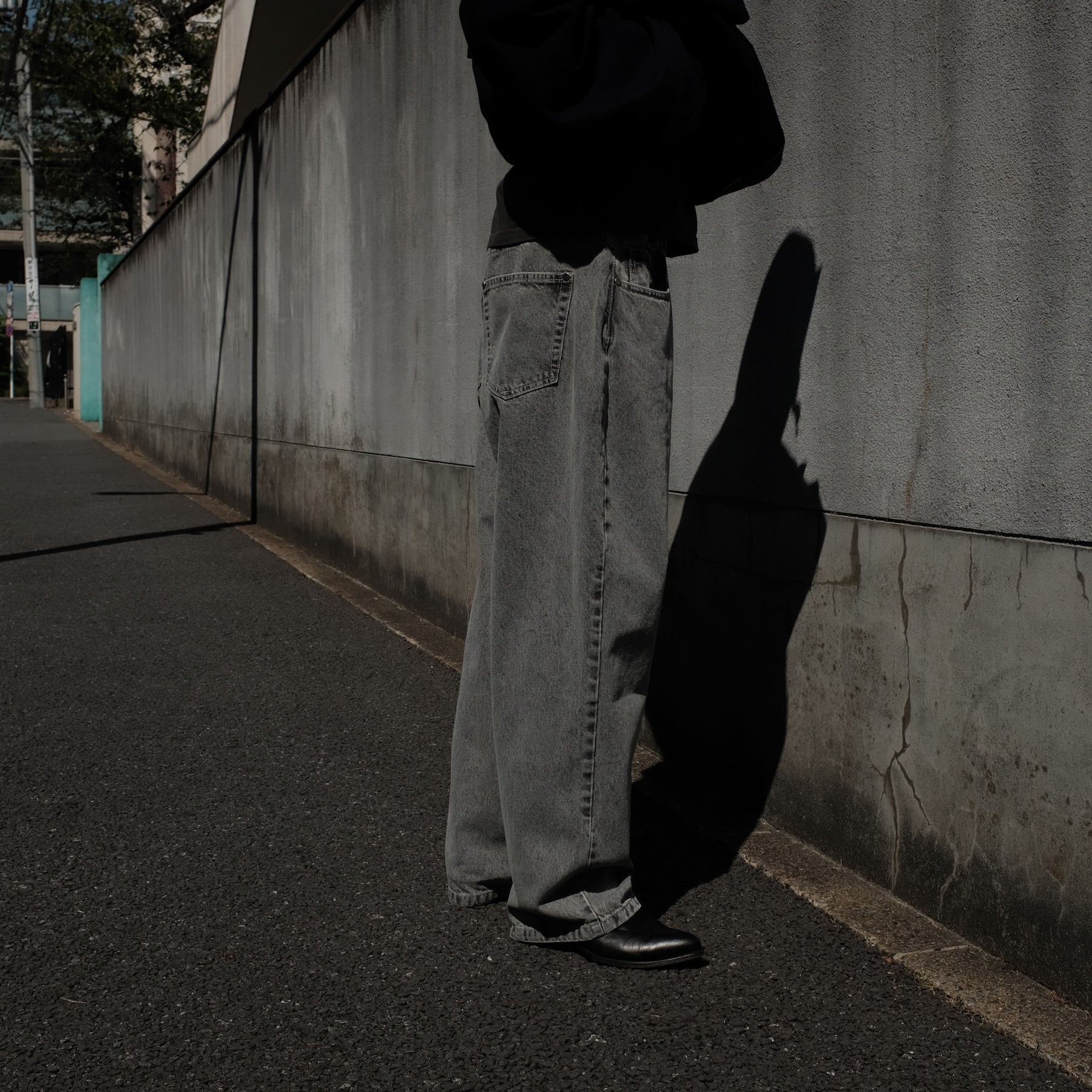 INTODUSK / LOOSE PANTS CHEMICAL WASHED INDIGO DENIM