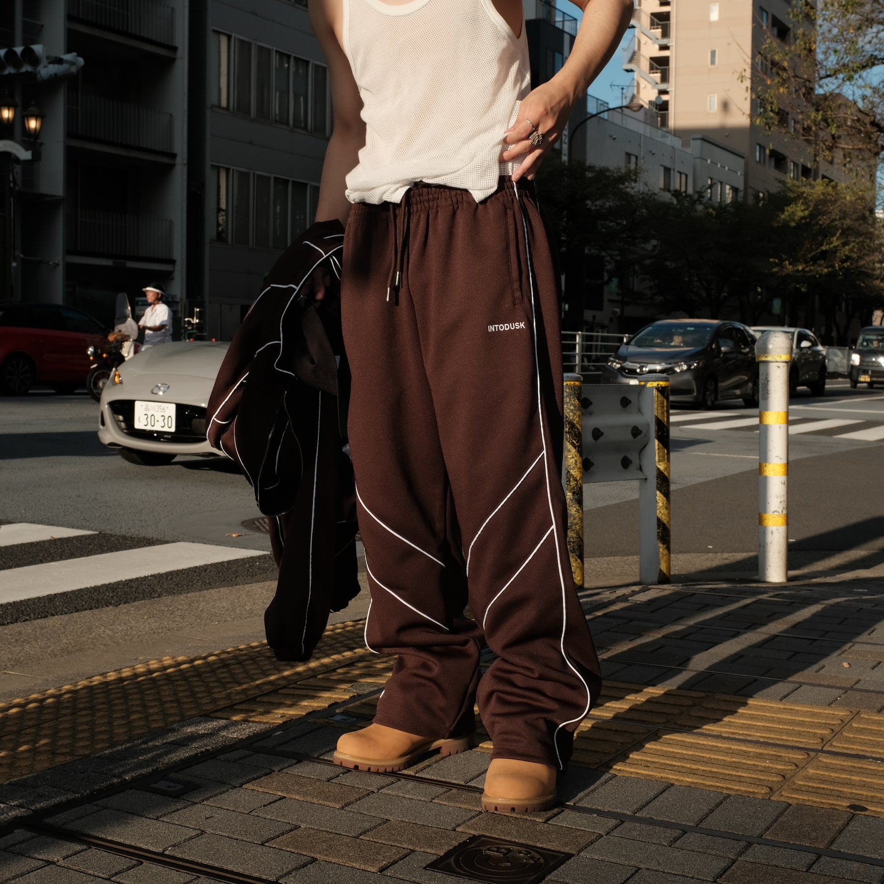 INTODUSK / TRACK PANTS CHOCOLATE BROWN