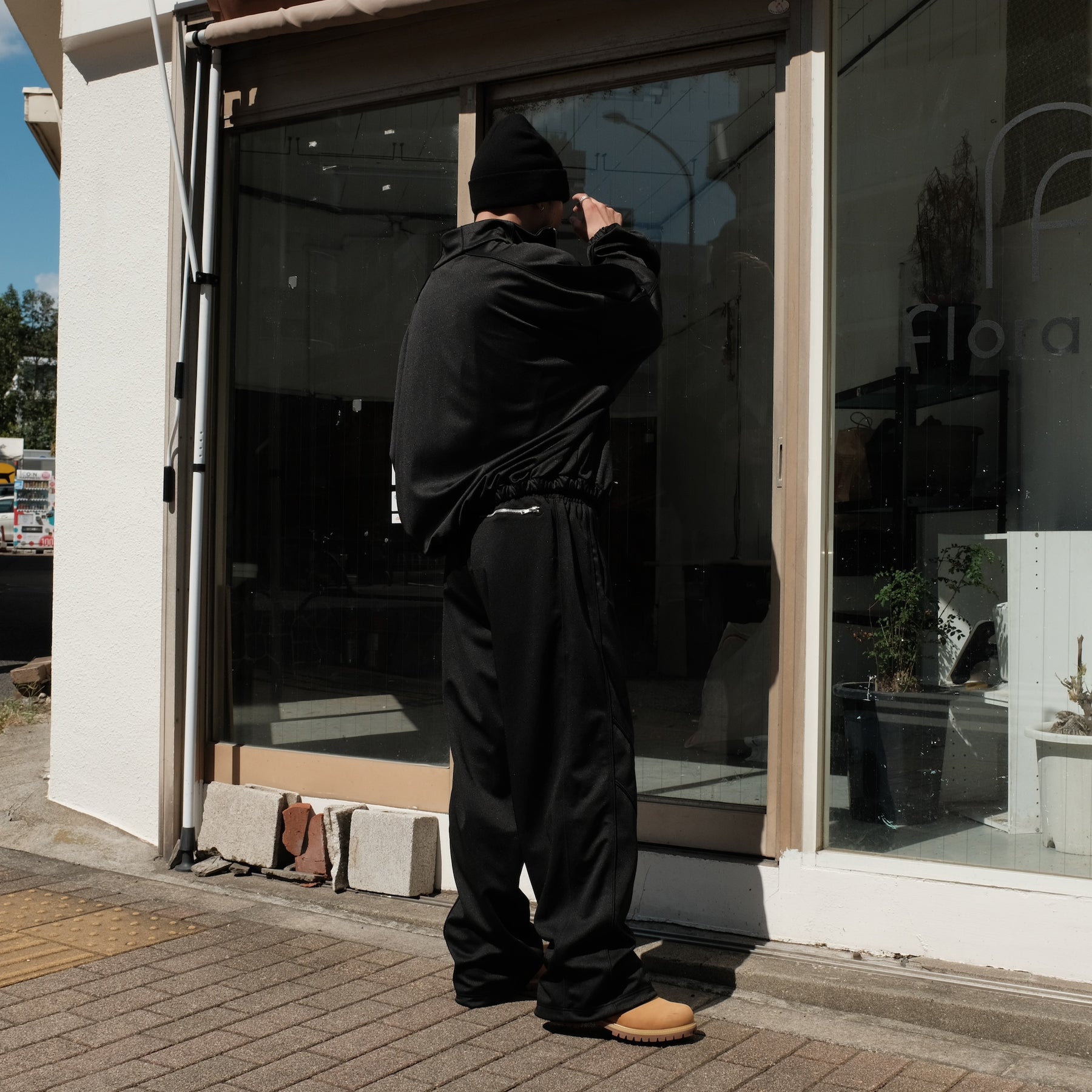 INTODUSK / TRACK PANTS BLACK