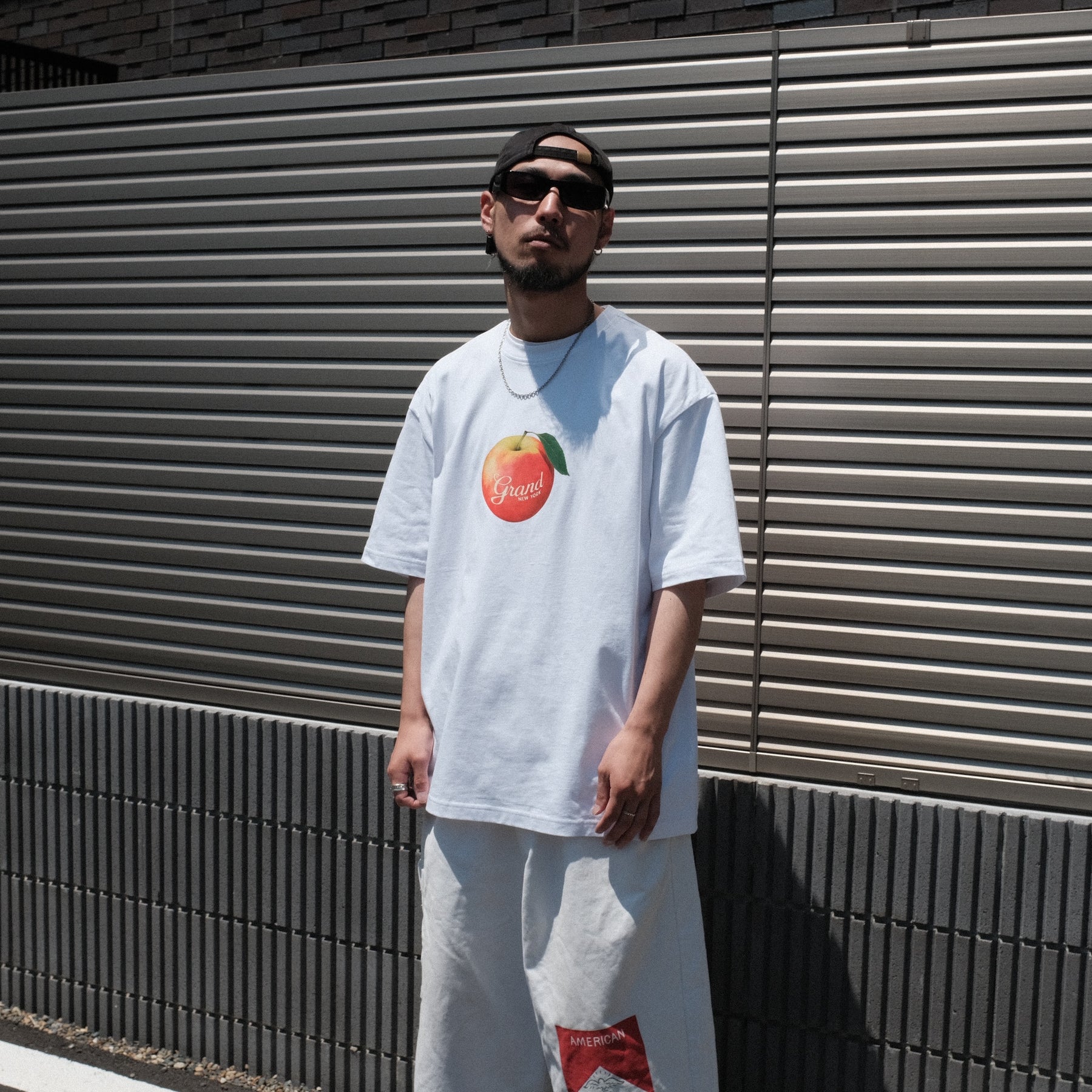 Grand Collection / THE BIG APPLE TEE WHITE