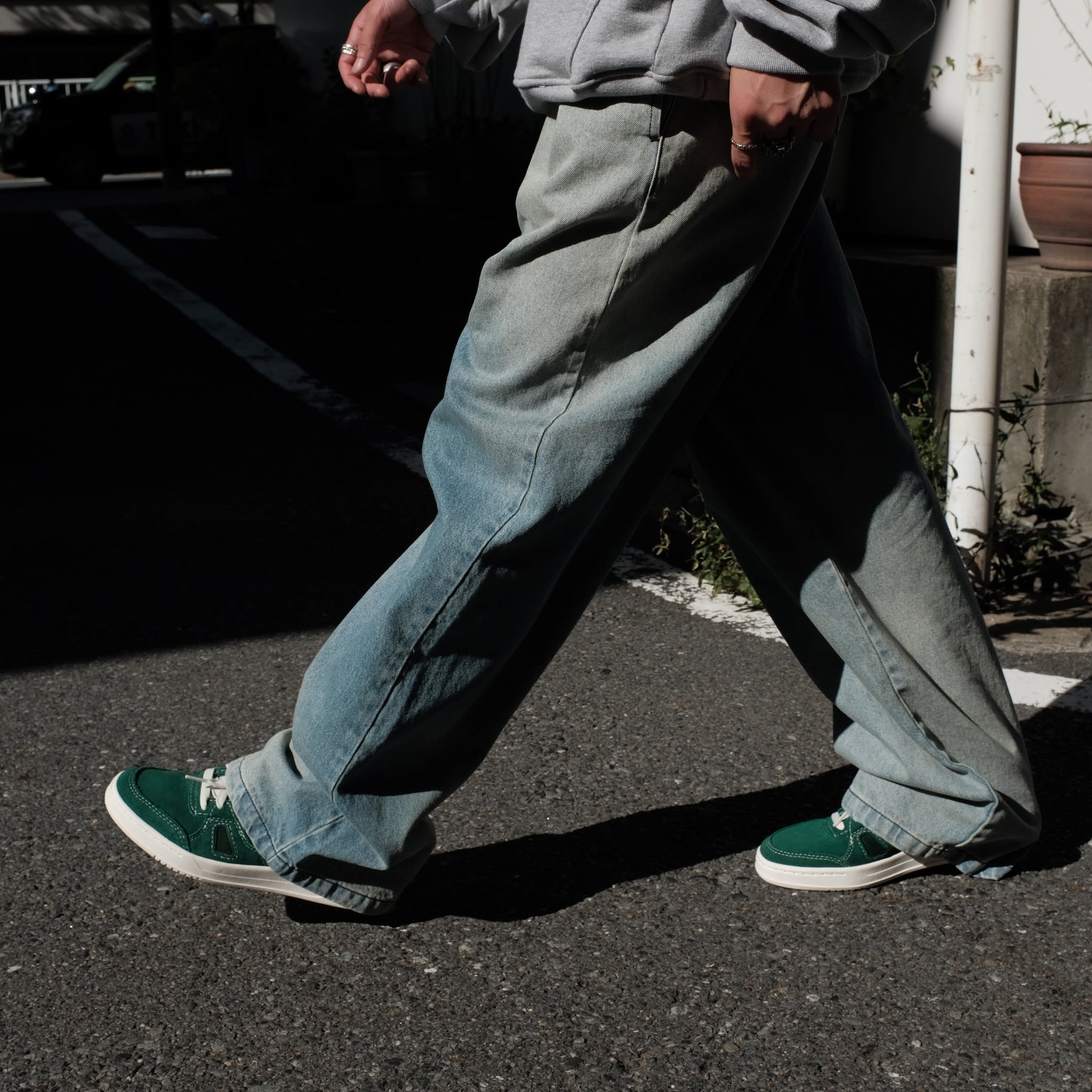 INTODUSK / EDGE DRAWSTRING PANT HARD WASH BLUE DENIM