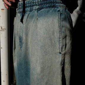 INTODUSK / EDGE DRAWSTRING PANT HARD WASH BLUE DENIM