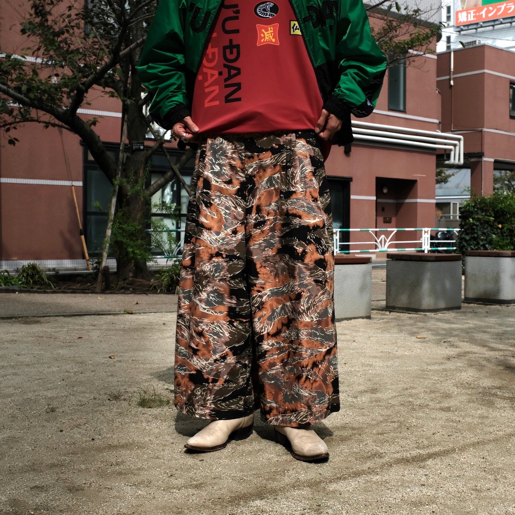 <span style="color: #f50b0b;">Last One</span> TEPPEI FURUYAMA / BREACH 3TAC WIDE CROPPED PANTS CAMO