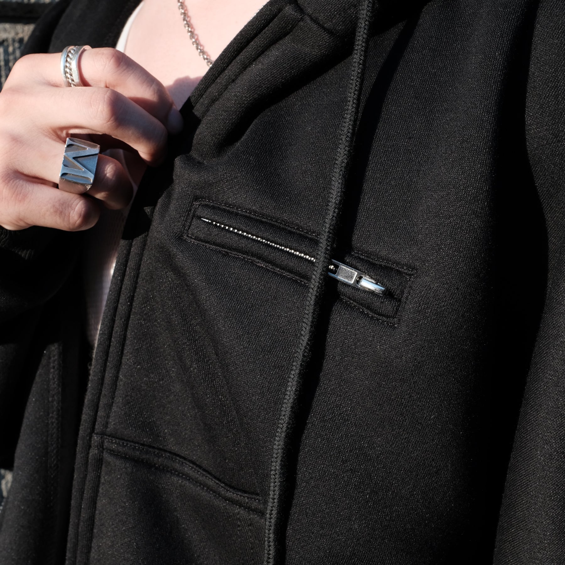 INTODUSK / FULL ZIP HOODIE BLACK