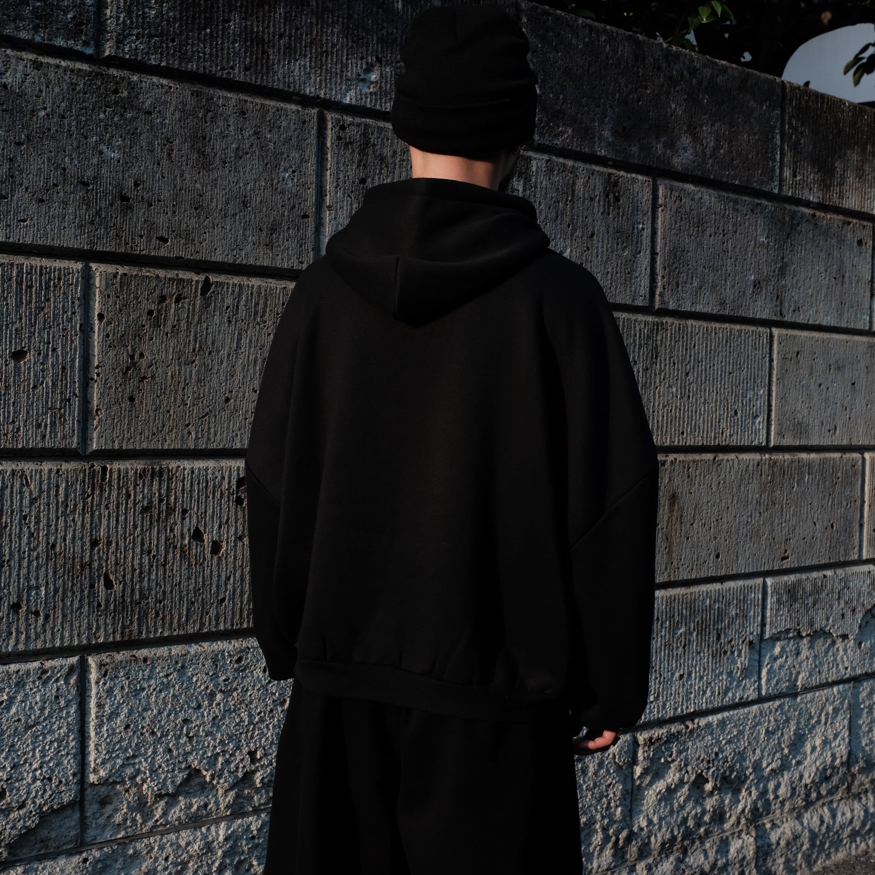 INTODUSK / FULL ZIP HOODIE BLACK