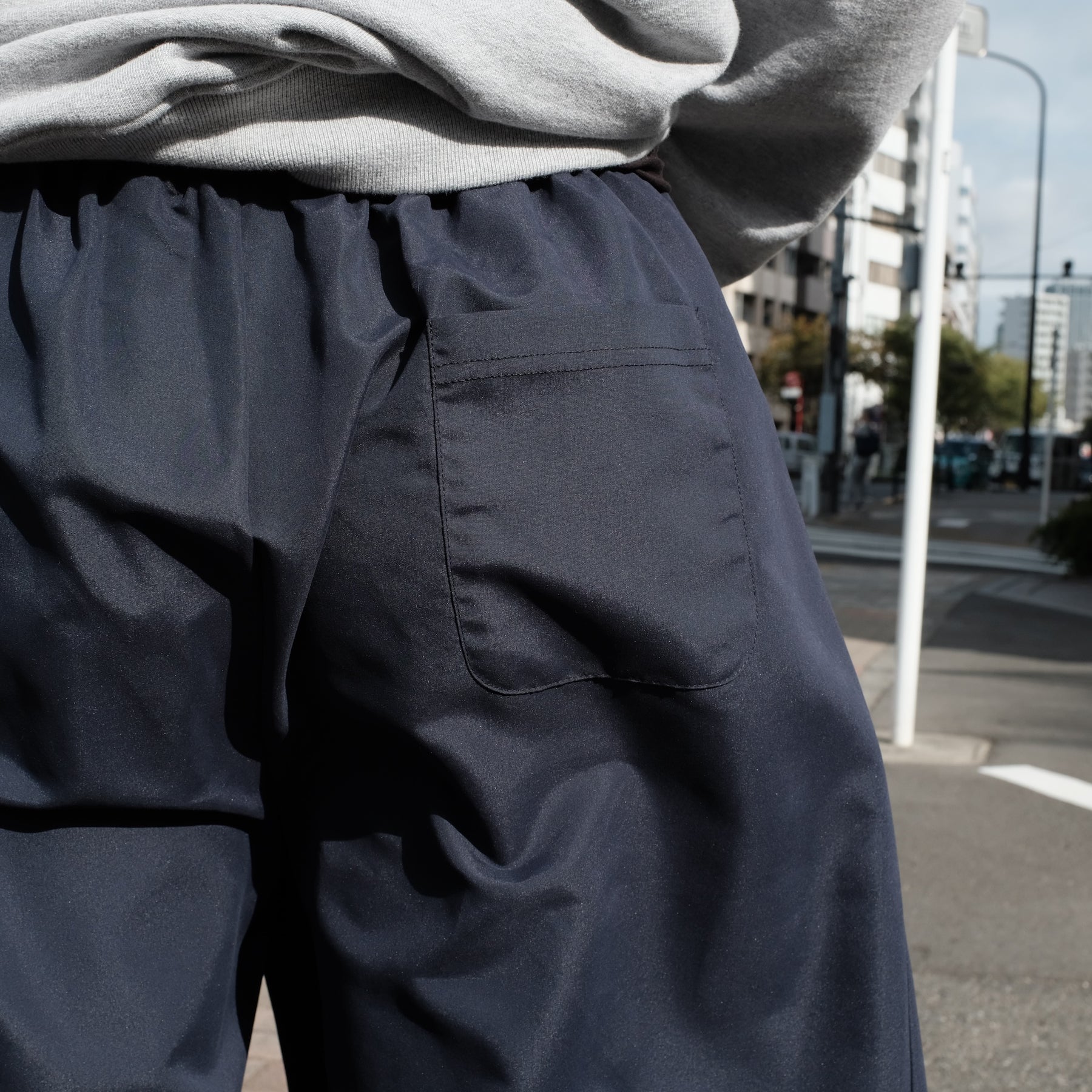 INTODUSK / EDGE DRAWSTRING PANT NAVY