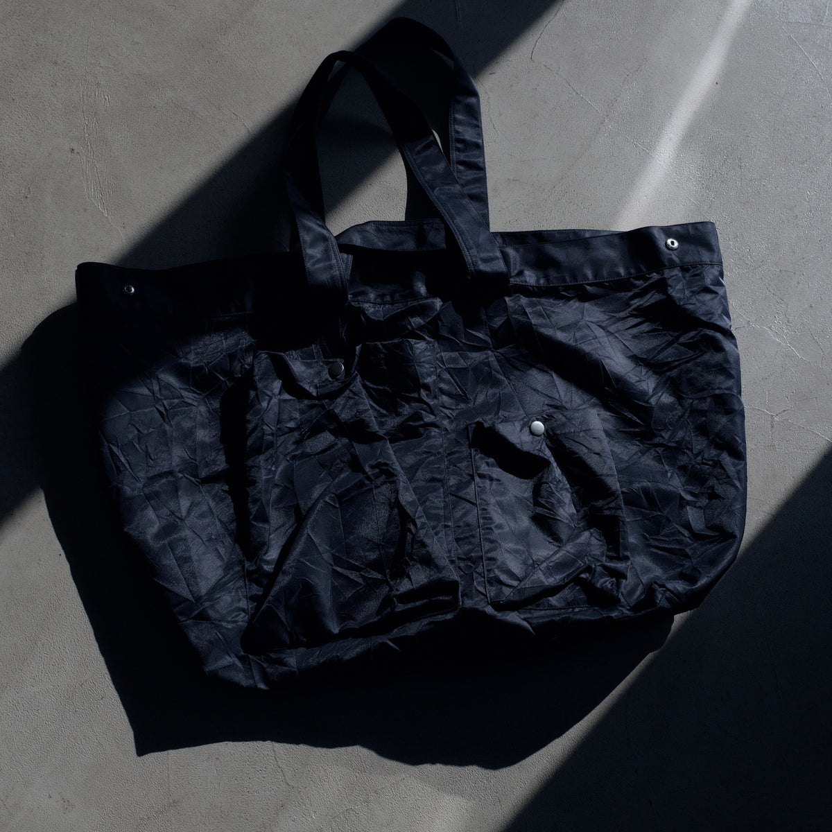 <span style="color: #f50b0b;">Last One</span> GREI. / TRI POCKET SLOUCHY TOTE MIDNIGHT BLUE