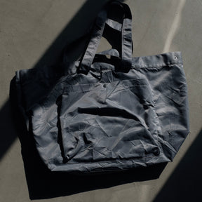 <span style="color: #f50b0b;">Last One</span> GREI. / TRI POCKET SLOUCHY TOTE GREY SILVER