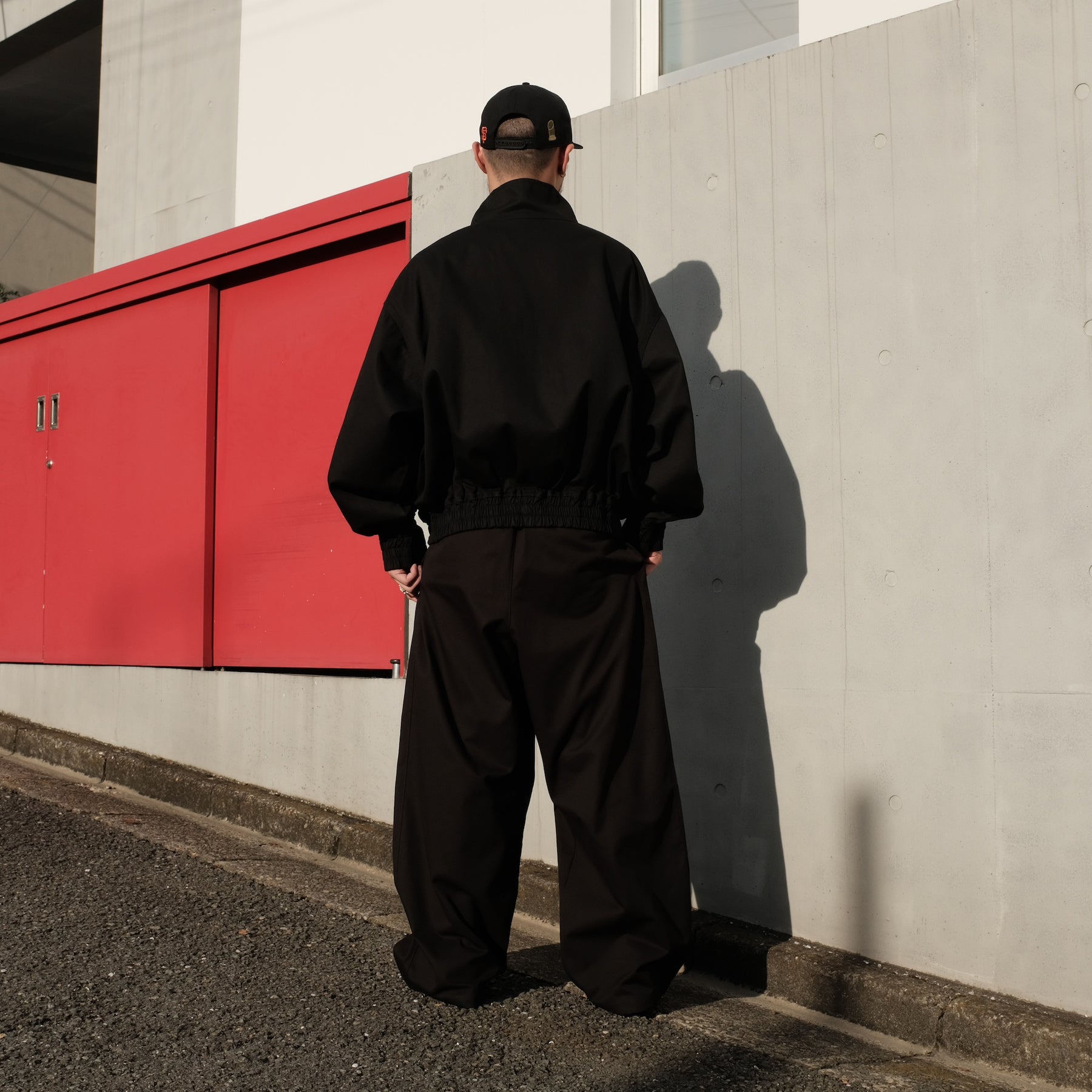 INTODUSK / CHINOS TRACK JACKET BLACK