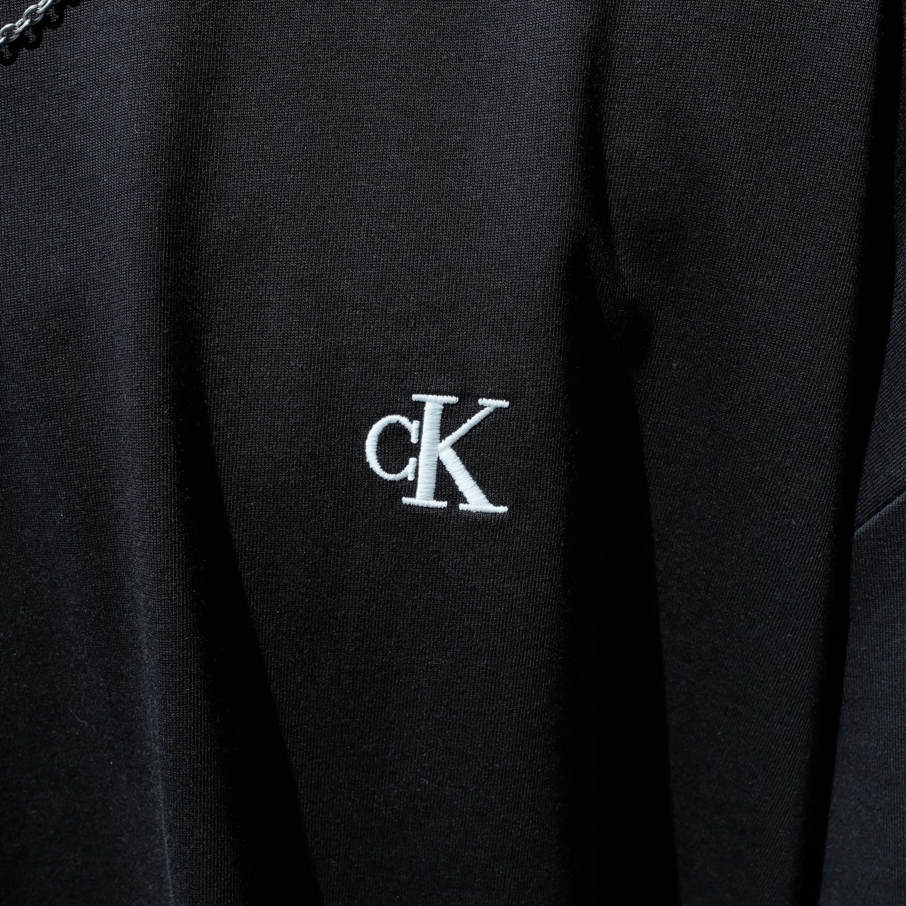 Calvin Klein Jeans / SS UNISEX EMBOSS LOGO TEE BLACK