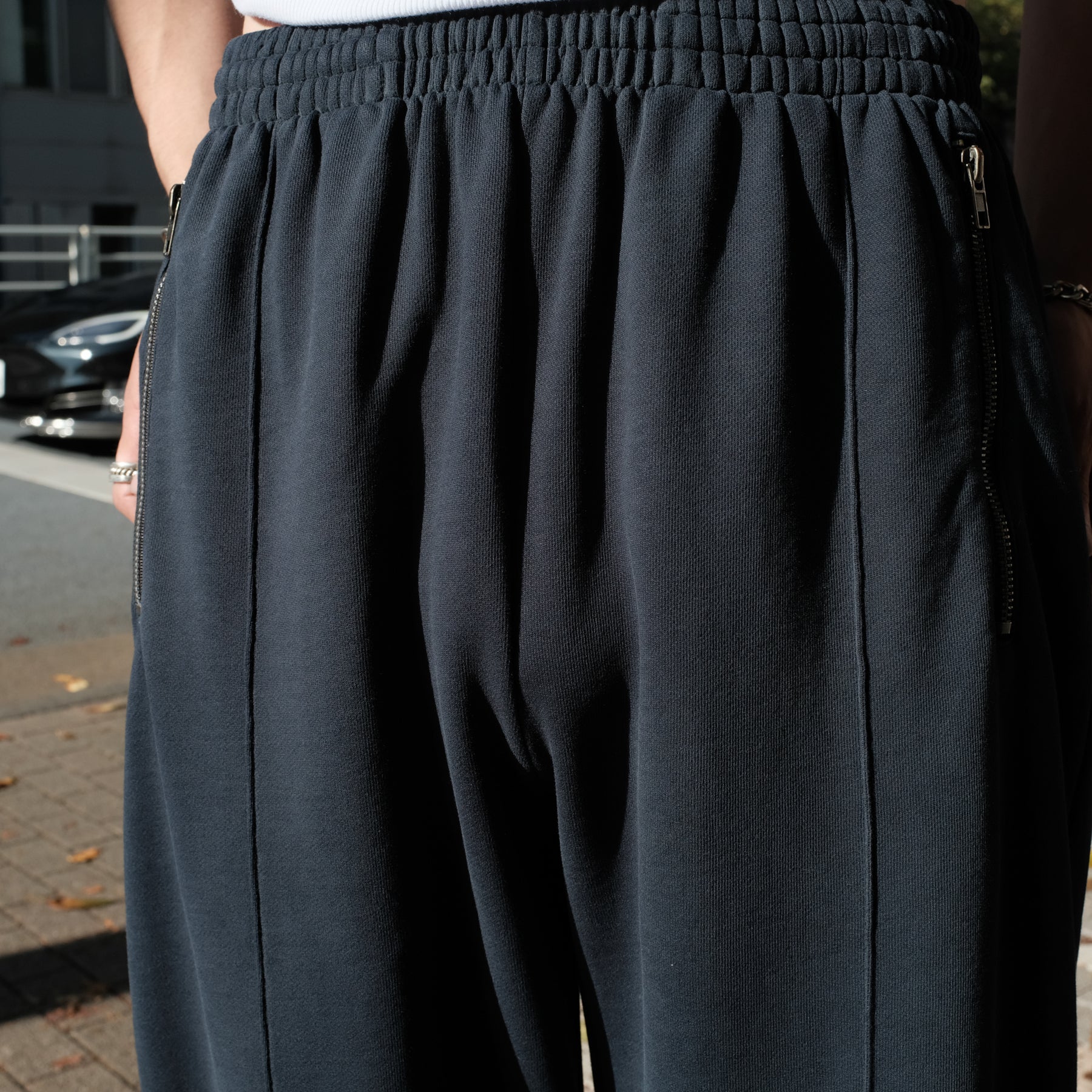 WILLY CHAVARRIA / PINTUCK SWEAT PANTS BLUE MOOD