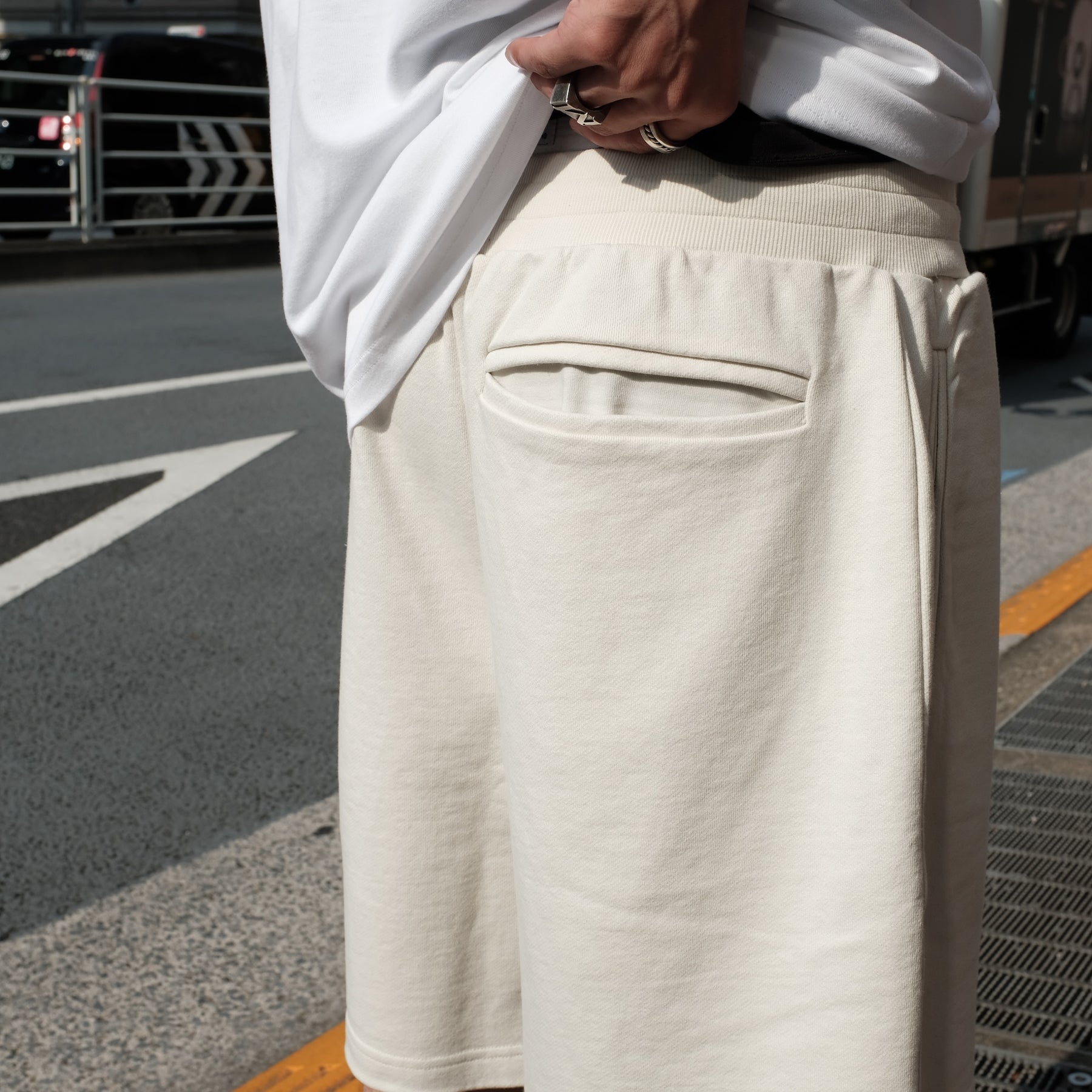 ARNOLD PARK STUDIOS / PONY LOGO SHORT ANTIQUE WHITE