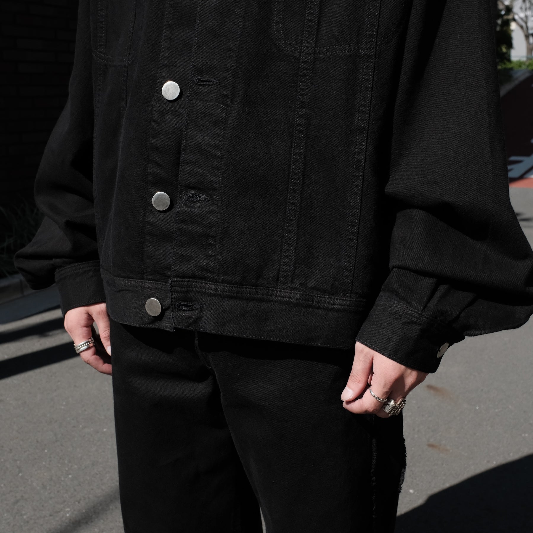 INTODUSK / TRUCKER SWITCHING JACKET SOLID BLACK